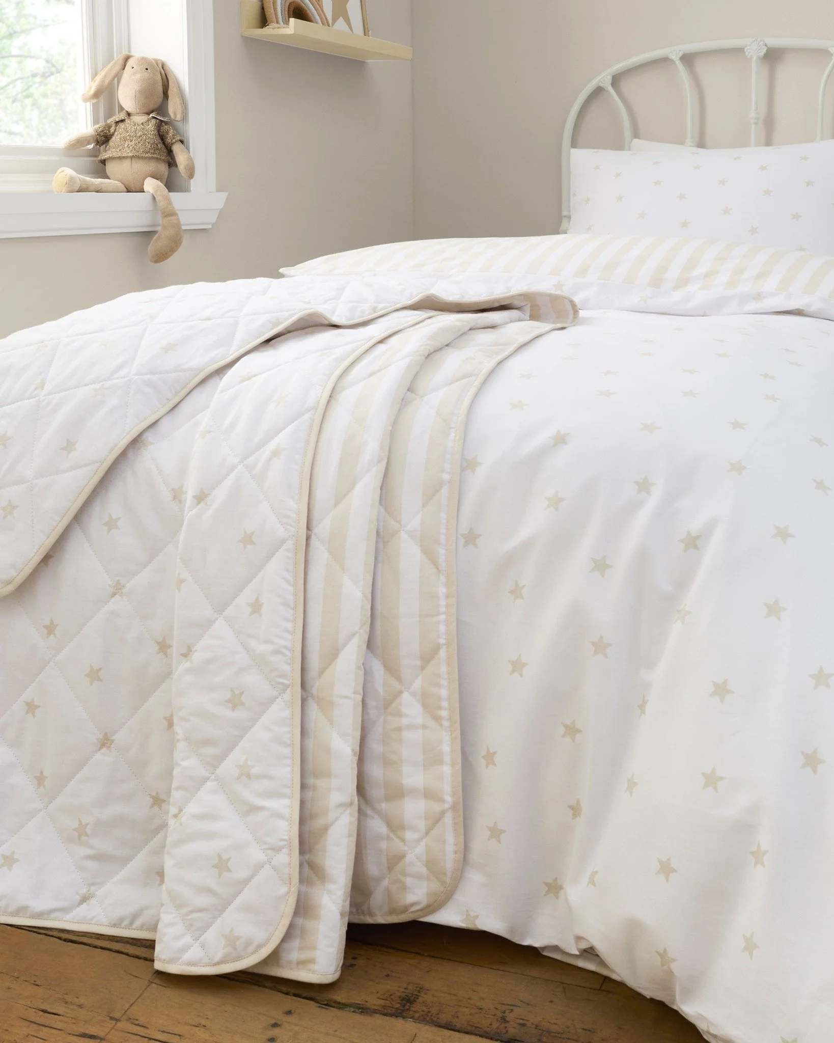 Dreamy neutrals with a playful twist ⭐
This soft star-print bedlinen, paired with quilted and striped detailing, creates a cosy and calming sleep space for little ones.

#BiancaKids #CosyComfort #StarryNights #DreamyDesign