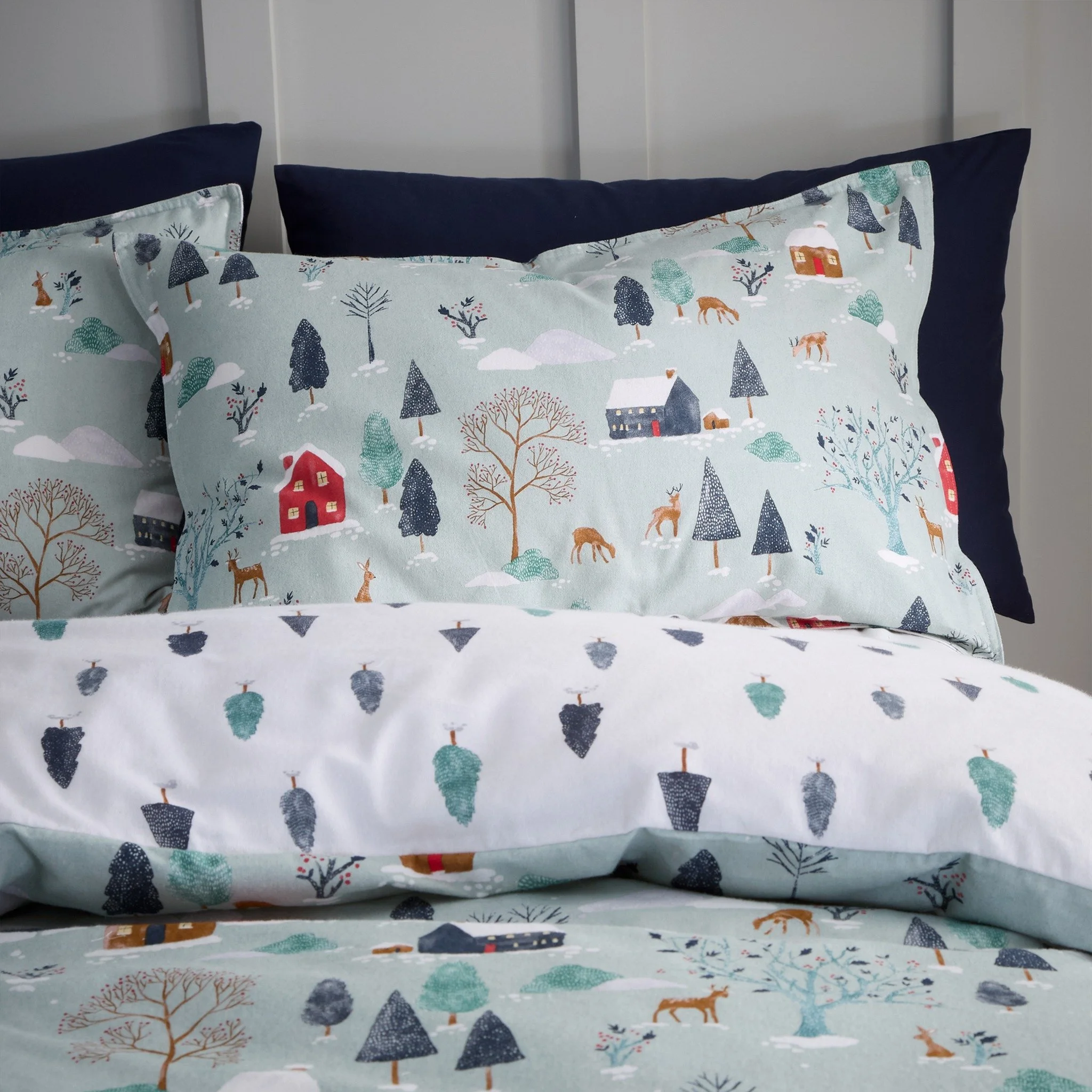 Bring the magic of a winter forest town into your bedroom ❄️🌲
This enchanting, fully reversible bedlinen features snow-topped houses and a repeating tree design, crafted from soft brushed cotton to keep you warm and cosy all night long.

#WinterBedr