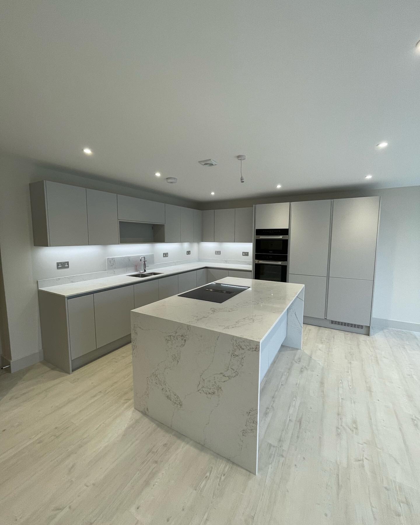 We love to see images of our kitchens once they are fitted 😍

We recently made 10 handleless kitchens for some beautiful apartments overlooking the sea near Christchurch and were delighted to be shown around and grab some pics 📸📸

Here are a few o