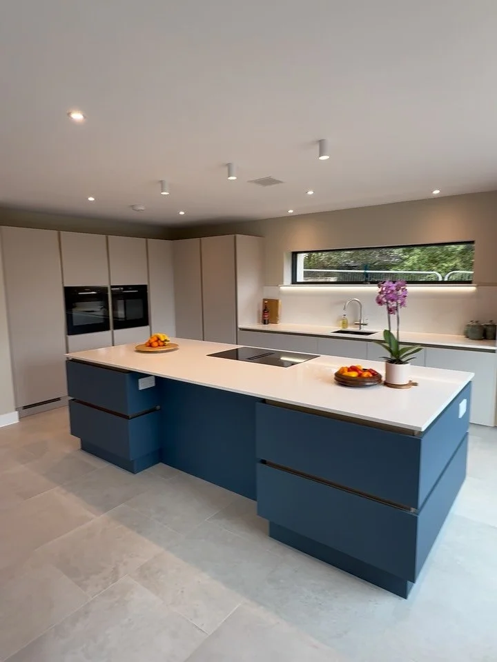 Designed and manufactured here at DG Kitchens in Poole, a beautiful kitchen in this amazing passive house is a great example of balanced design and function. 

A stunning finish and high quality cabinets is a given, but practicality and ease of use w