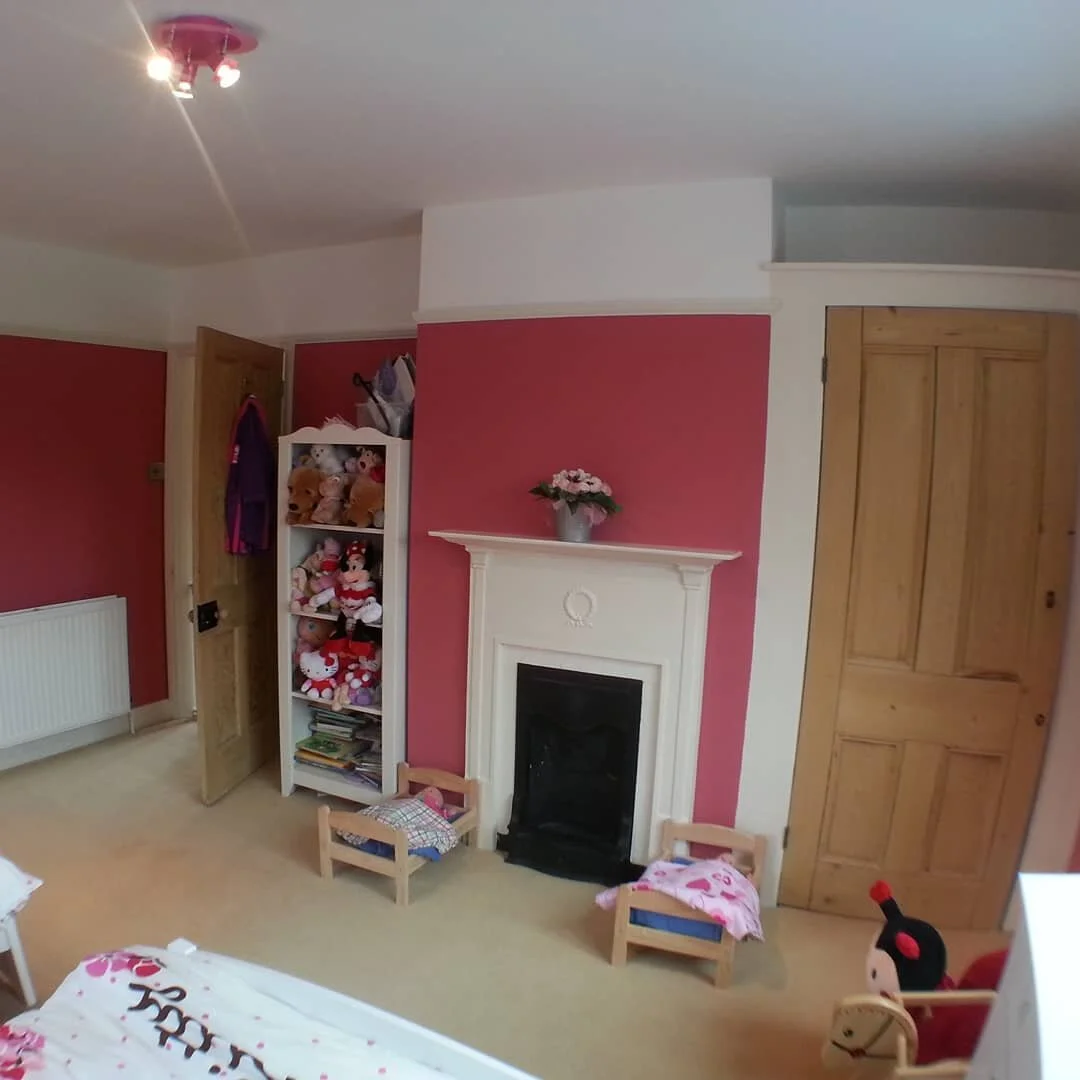 Make your mark on a new family home  before moving in.  Cover the magnolia..

3 of 5 bedrooms &amp; dining room decorated. Kitchen modified with new worktop, tiles replaced with splash back and doors updated by simply changing handles. Hall stairs an