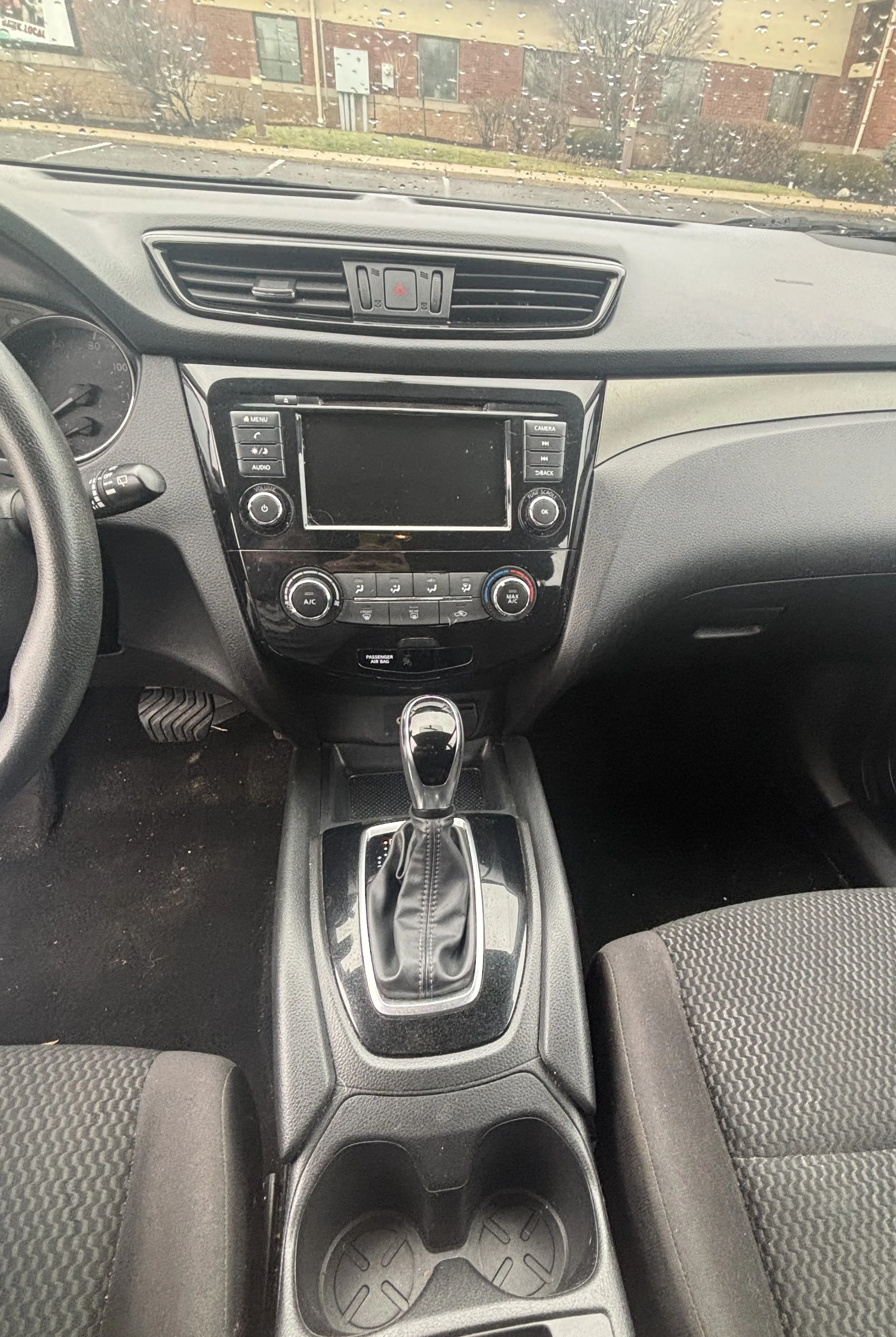 2019 Nissan Rogue Inside.jpg