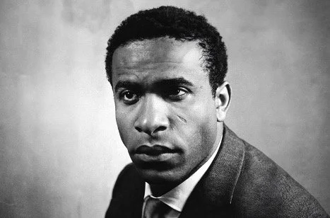 Frantz Fanon: “Soms is geweld de enige taal die vrijheid verstaat”