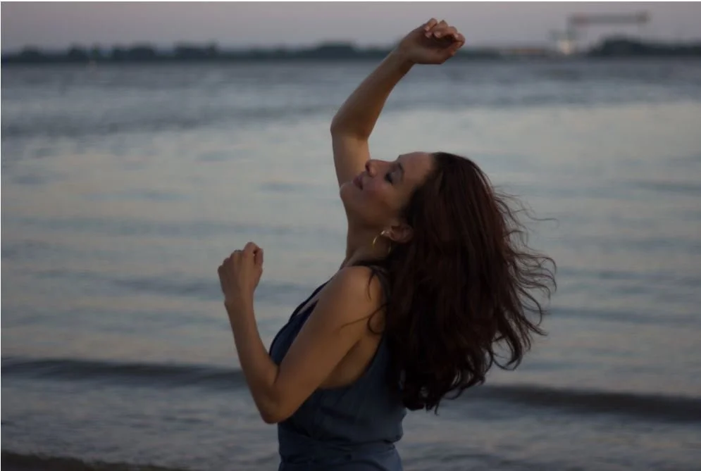 FREUDENFEUER Special – Sensual Angel Dance | Alexandra Verena