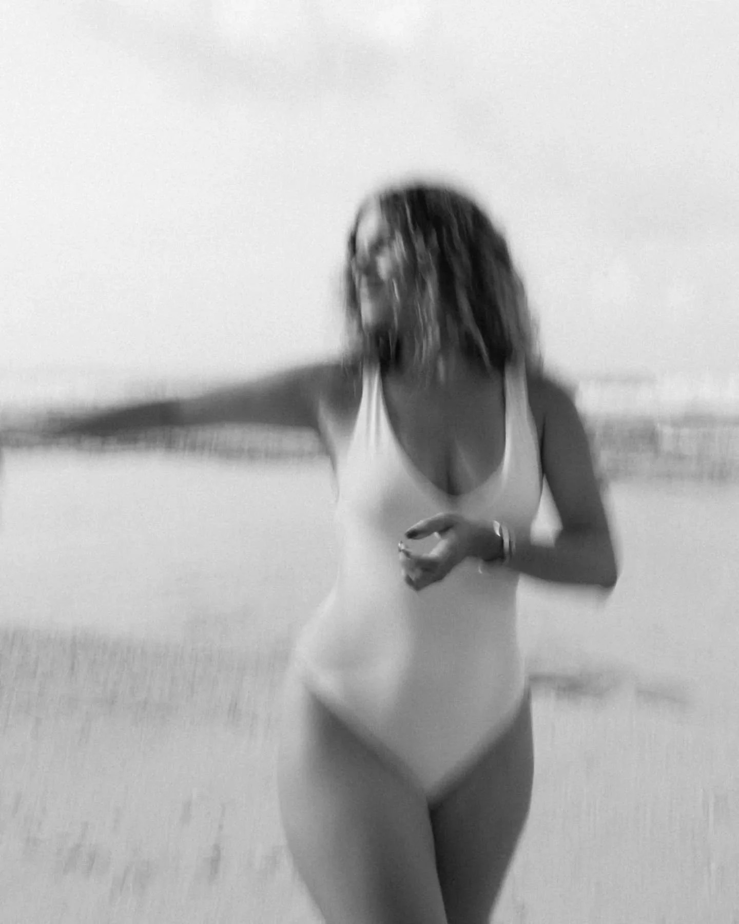 Fr&uuml;her dachte ich, Stabilit&auml;t entsteht durch Kontrolle und Disziplin.

Mehr zusammenrei&szlig;en.
Mehr bewusst reagieren.
Mehr Kontrolle.

Aber mein System war trotzdem oft im Alarm. Und genau dort habe ich verstanden:
Ein Nervensystem im S