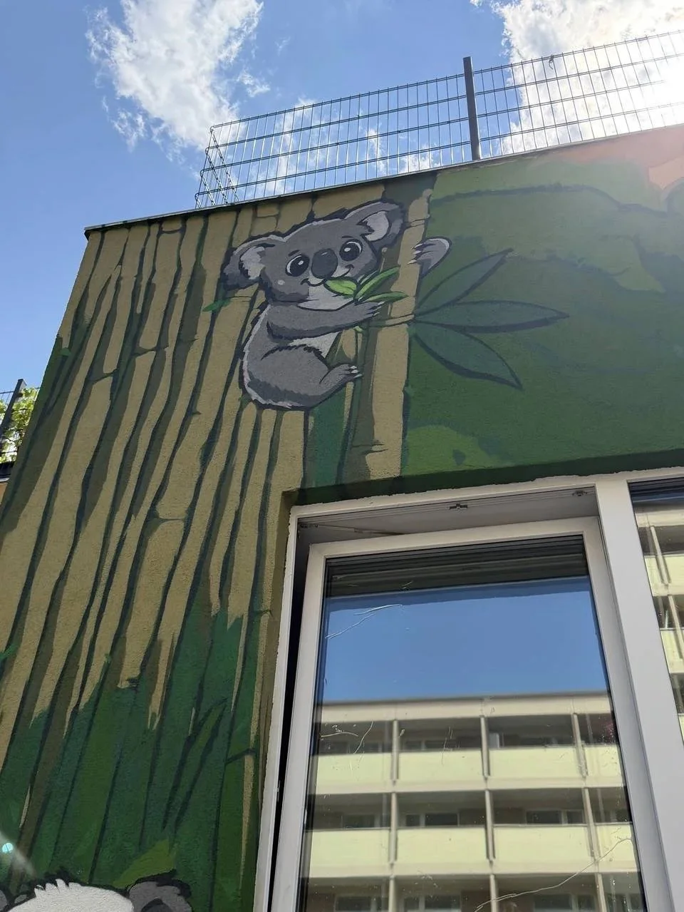 charlottenburger-teddys-fassadenmalerei-kita-berlin-fassade-gesamtansicht-rechts.jpg