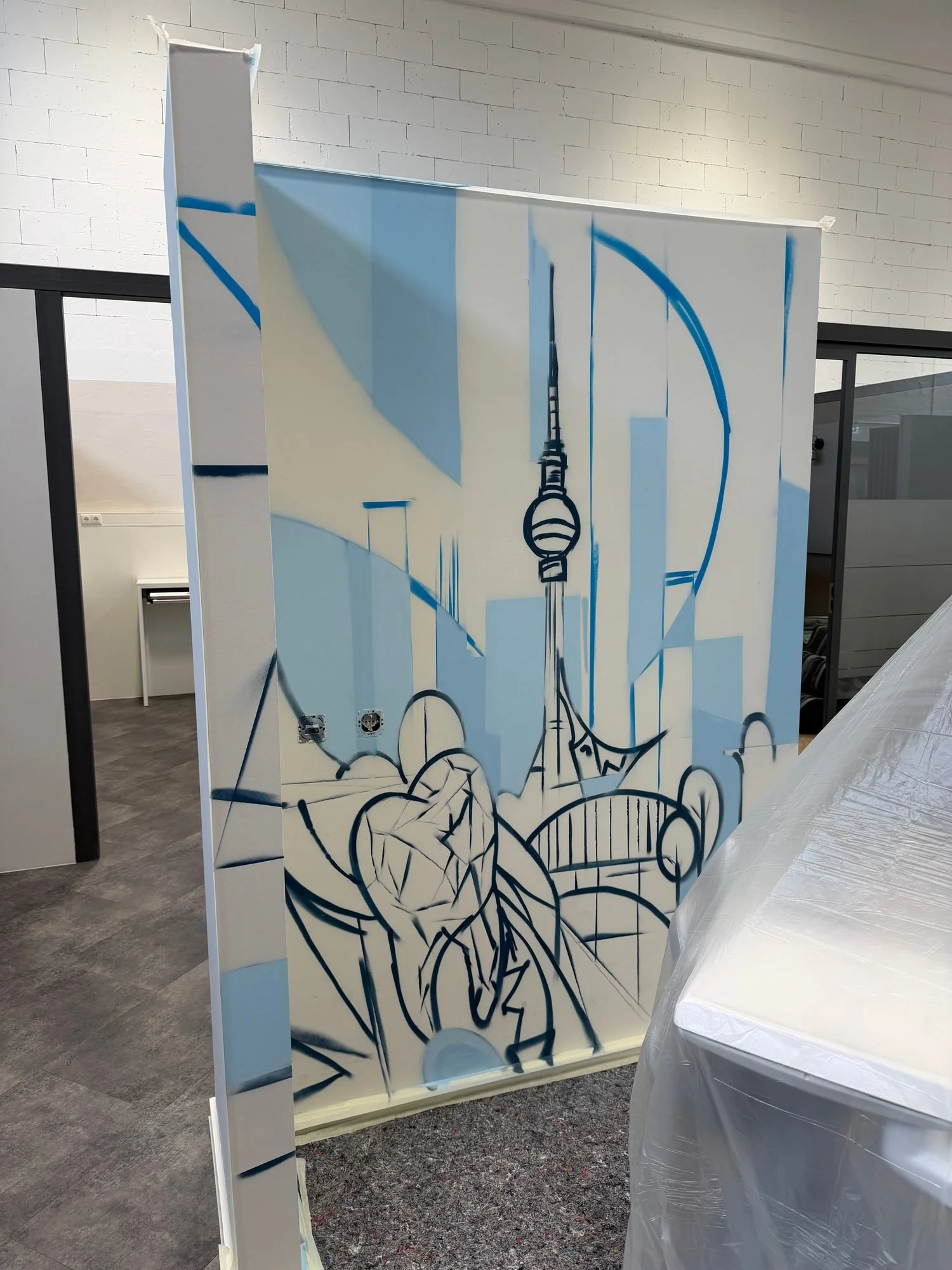 henry-schein-dental-graffiti-16-hintergrund-hellblau-fernsehturm.jpg