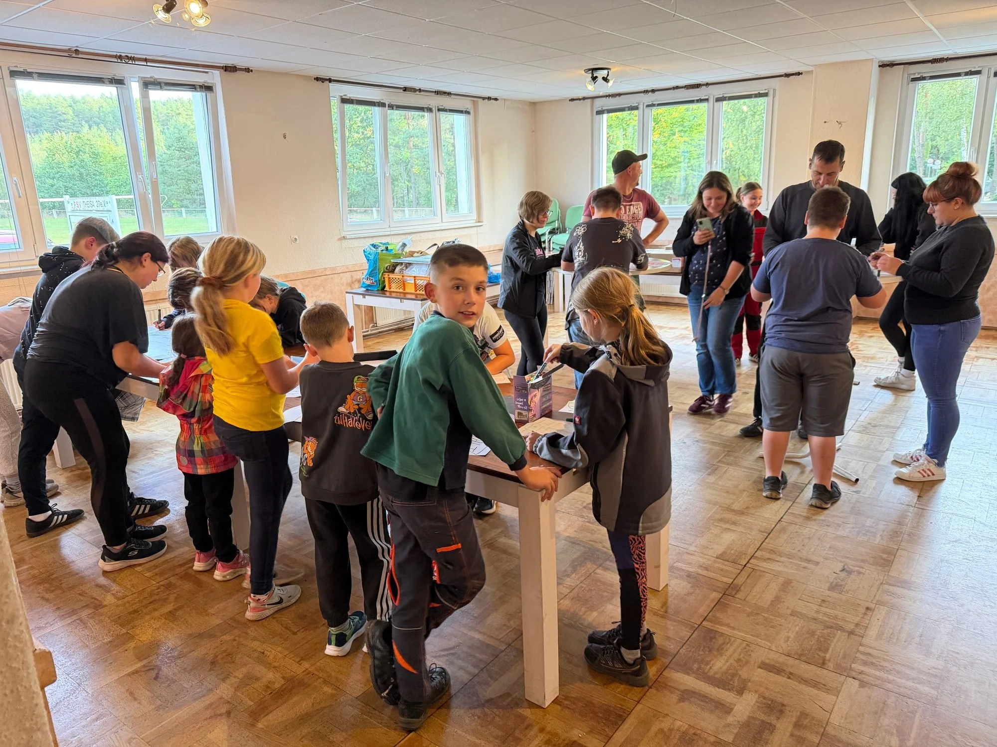theisa-wandbild-naturpark-prozess-10-workshop-einweisung.jpg