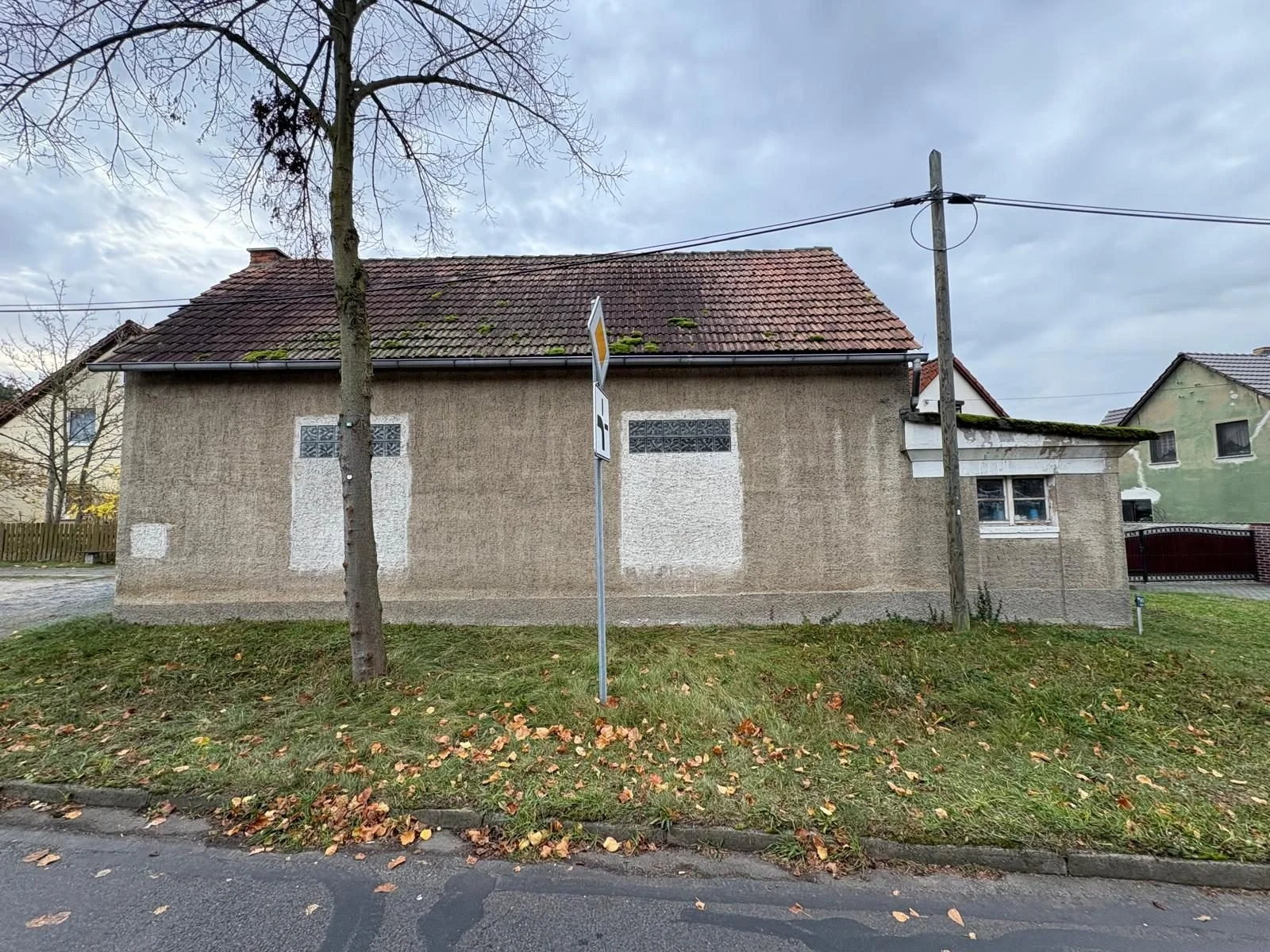 theisa-wandbild-naturpark-vorher-04-strassenansicht.jpg