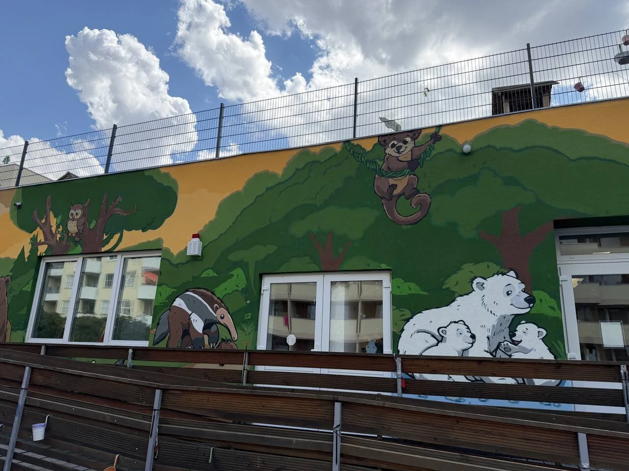 charlottenburger-teddys-fassadenmalerei-kita-berlin-fassade-gesamtansicht-links.jpg