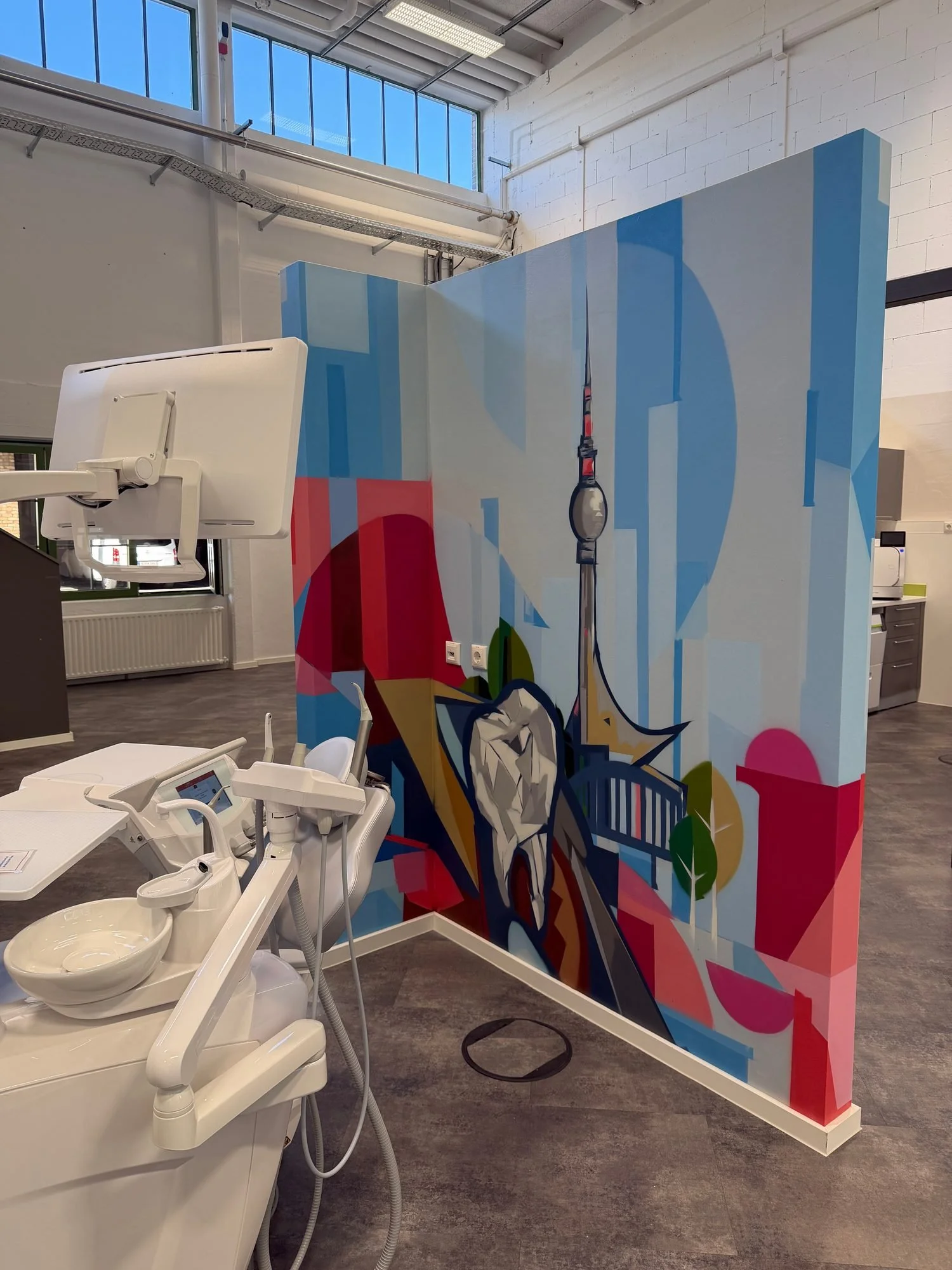 henry-schein-dental-graffiti-33-fertig-fernsehturm-zahn.jpg