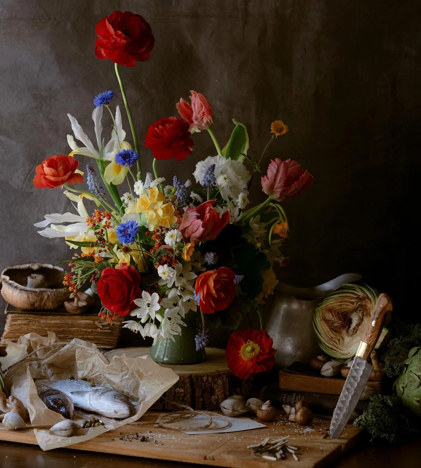 I&rsquo;ve always loved how a still life suspends time&mdash;fruit before it spoils, a bloom just at its peak. That same pursuit lives in my floral work.

New Musing entry: Painting with Stems. Full reflection is up on the blog.

#FineArtFlorals #Flo