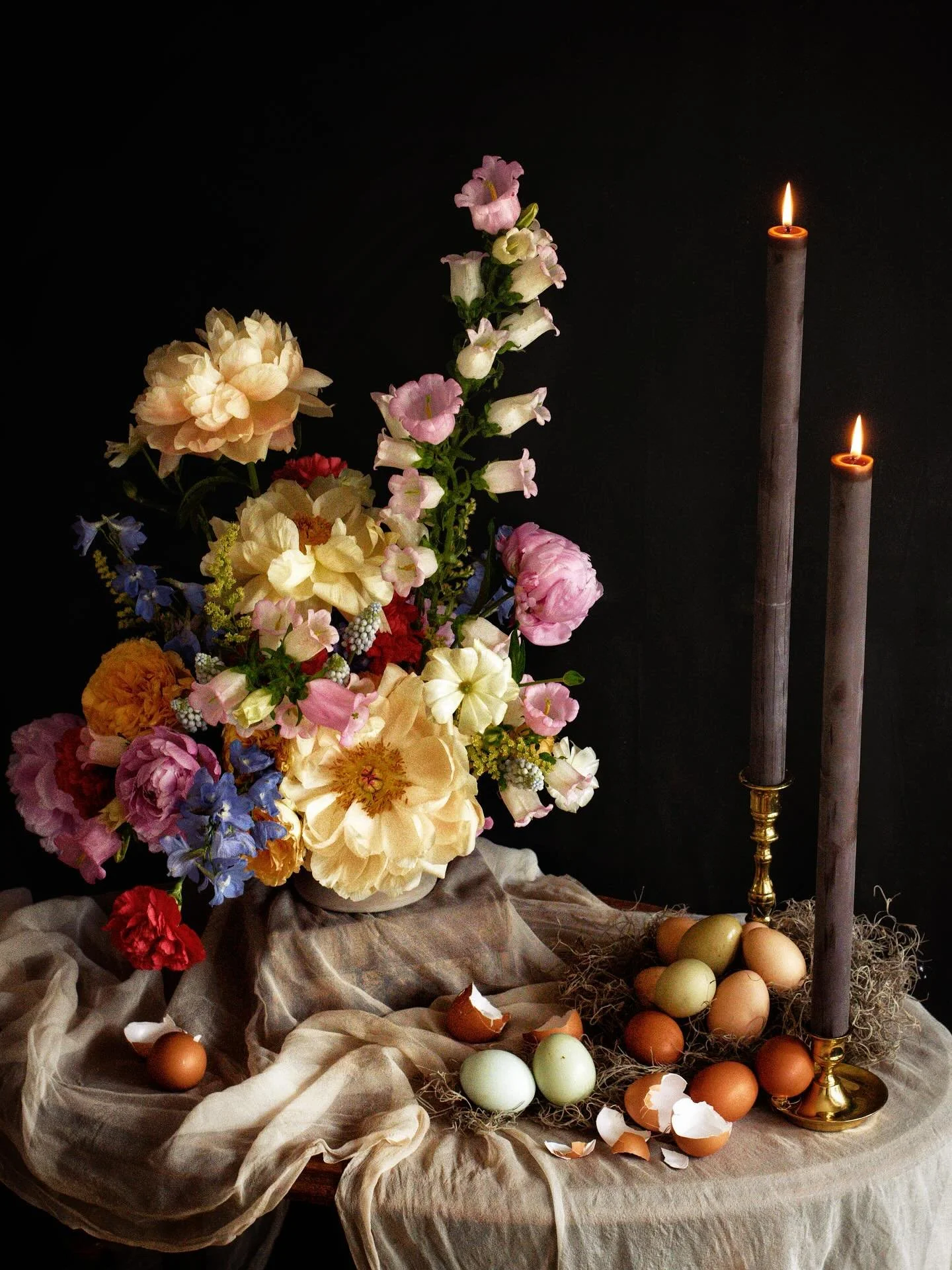 One of my favorite designs of the year &mdash; created in less than ten minutes, under a ticking clock. It&rsquo;s remarkable how constraint can sharpen creativity. No time to second-guess, just trust your hands and follow the flow.

#RKFlorals #Fine