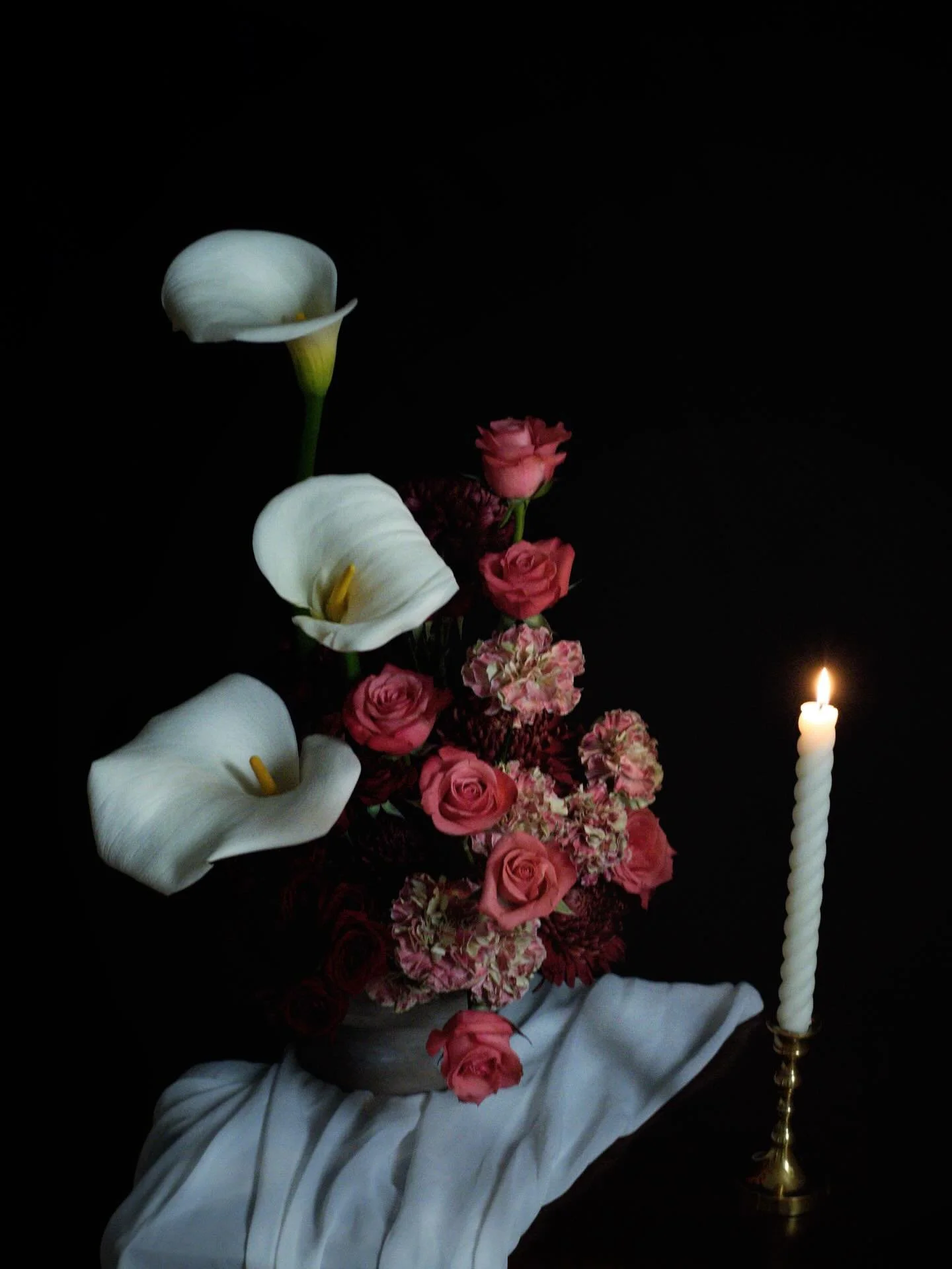 There&rsquo;s something deeply compelling about the calla lilies that thrive along our coastline&mdash;their lines are clean, sculptural, and full of quiet tension. This design is intentionally structural to honor the way they move naturally through 