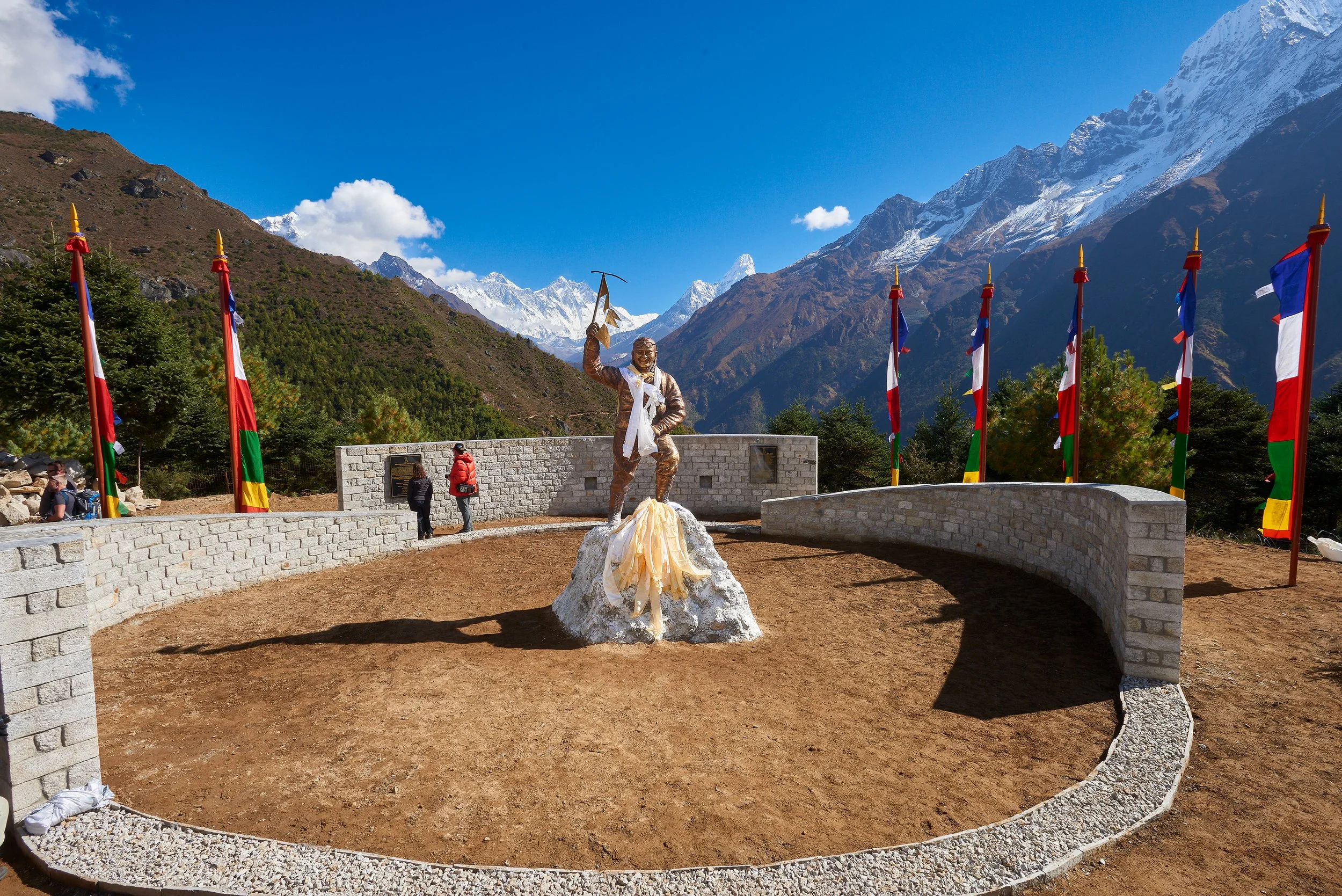 Monumentul Tenzing Norgay, Namche Bazar, ceremonia de dezvelire