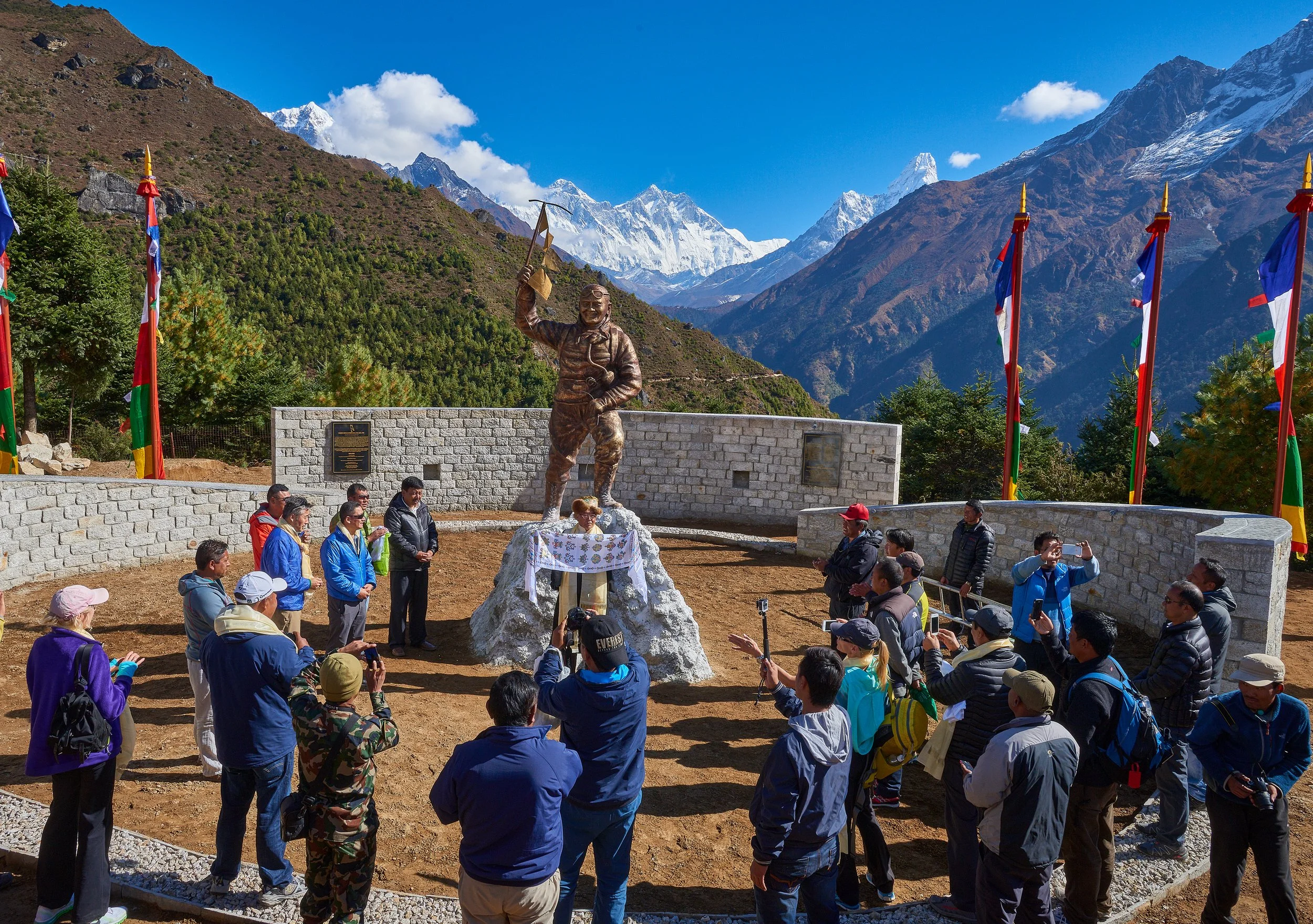 Monumentul Tenzing Norgay, Namche Bazar, ceremonia de dezvelire