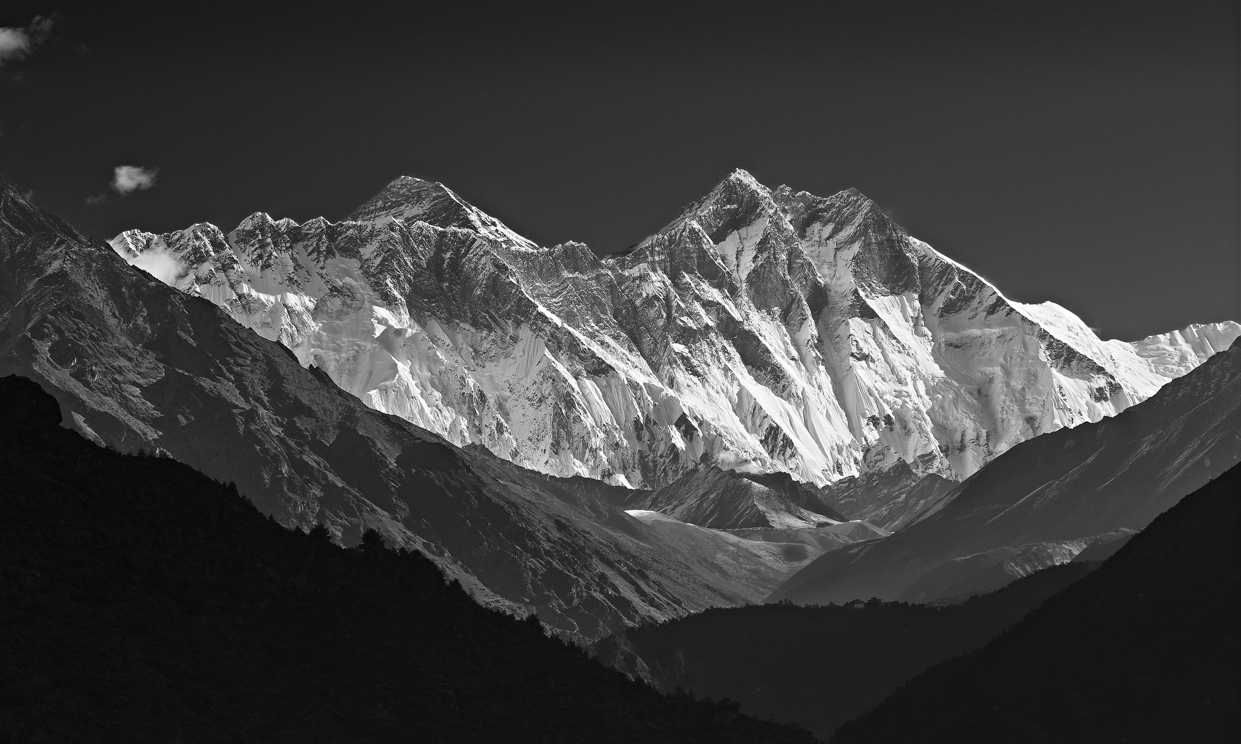 Nuptse, Everest, Lhotse vazuti din Namche Bazar BW
