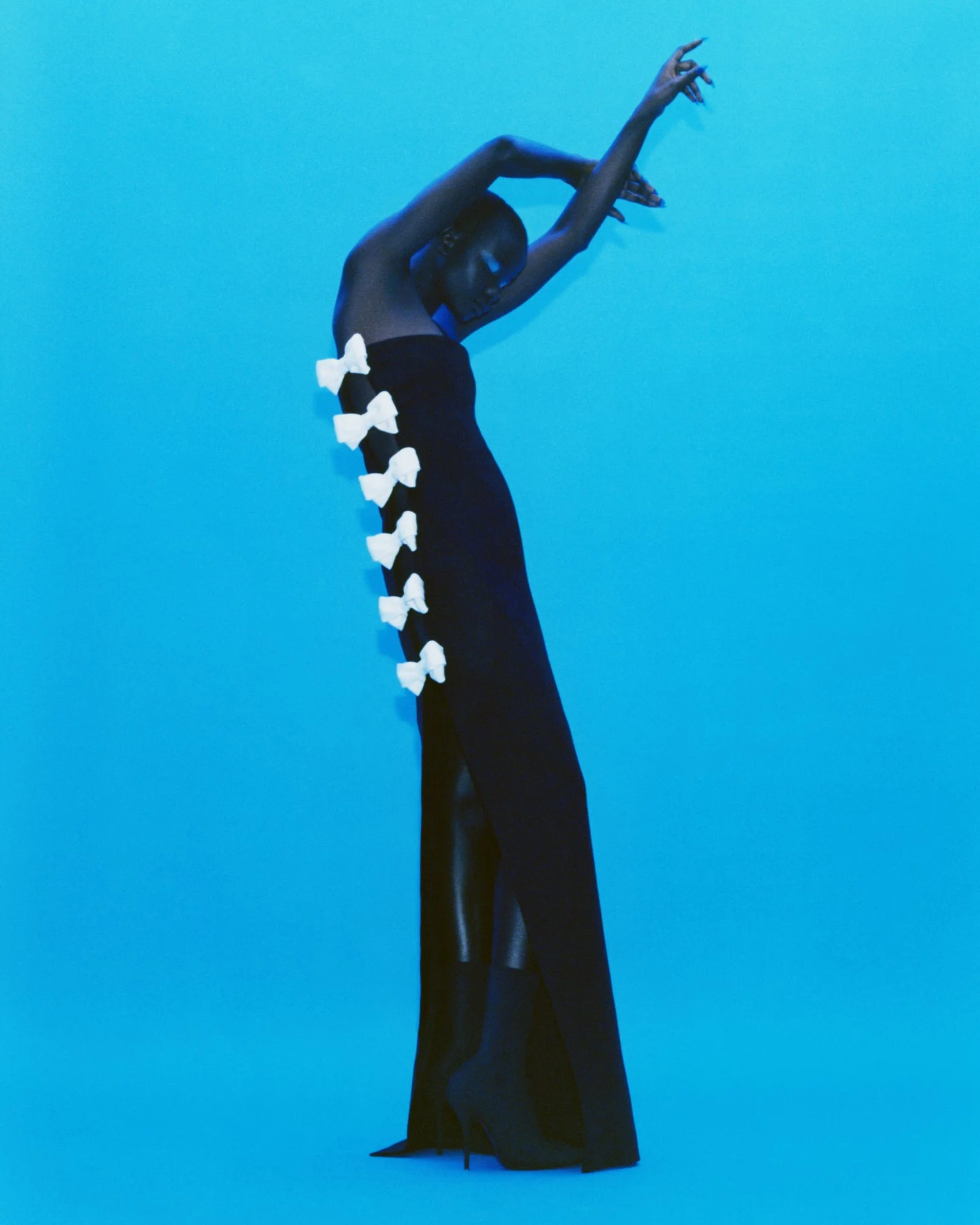 Harpers_Blue_Akon (4) copy_retouch_72dpi.jpg