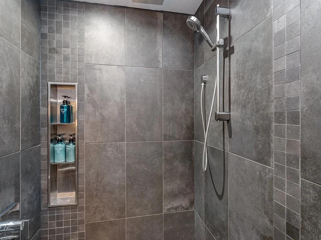 248KeswickAve-09Shower.jpg