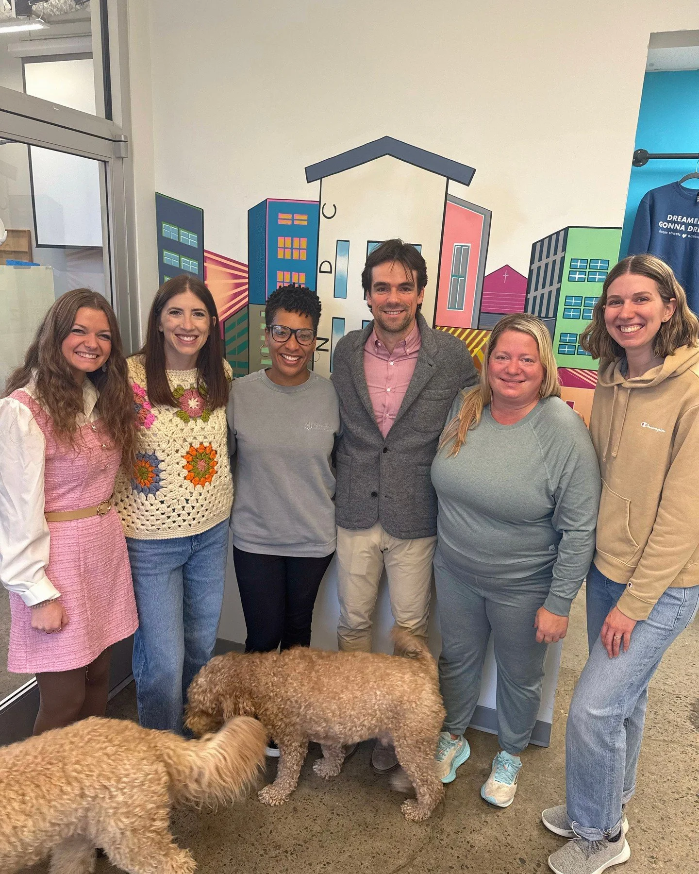 Huge thank you to @holladayventures for serving with us at Fresh Friday!

We have learned so much from their team over the years about affordable housing. Their passion for ensuring residents have access to truly life-changing services deeply aligns 