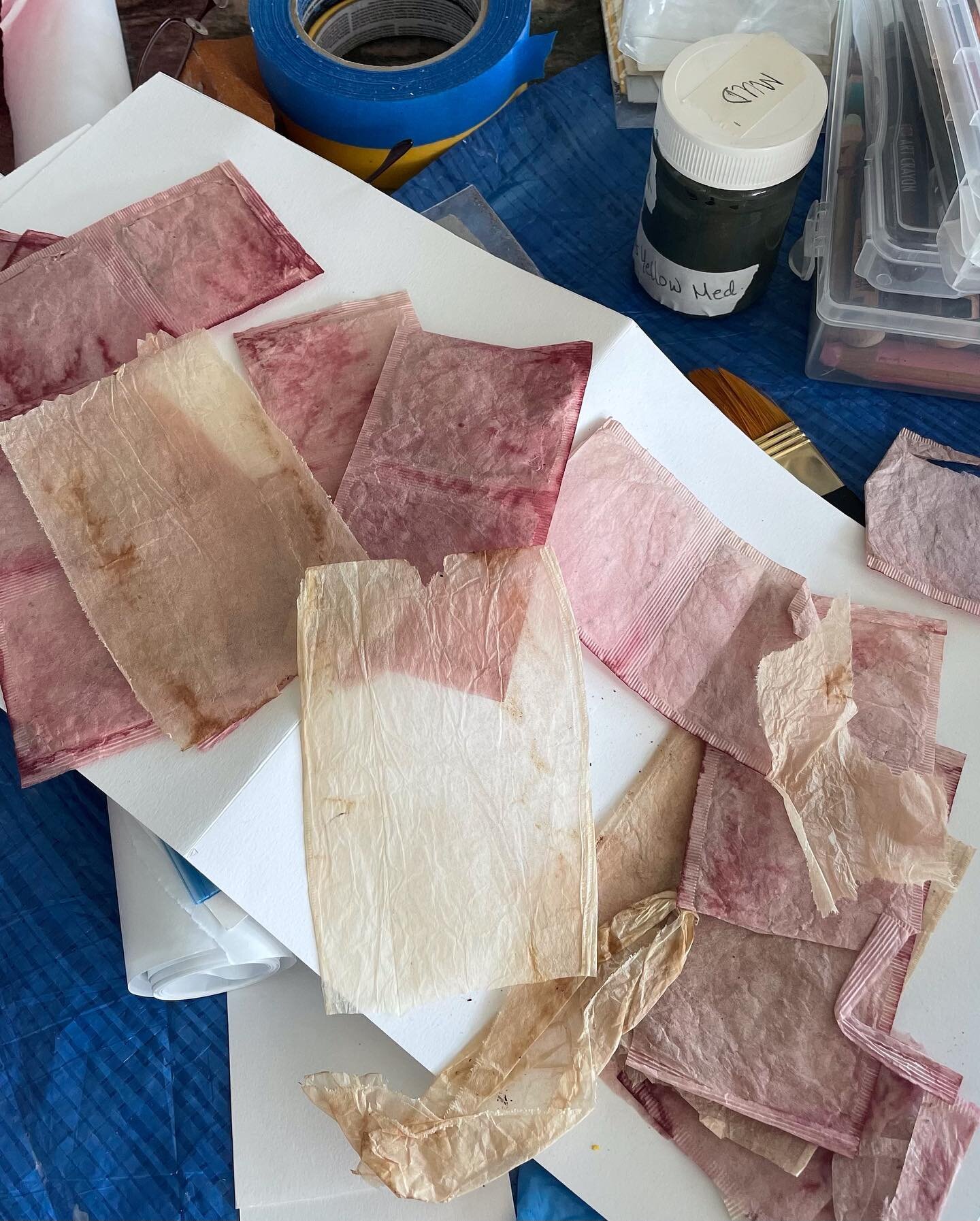 Remembering a post from @wendyshragg_designs, using her coffee grounds to stain paper, I finally dried some tea bags. The brown ones are English Breakfast and the red are Red Zinger tea. After you make the tea, let the bags sit on a plate to dry, so 