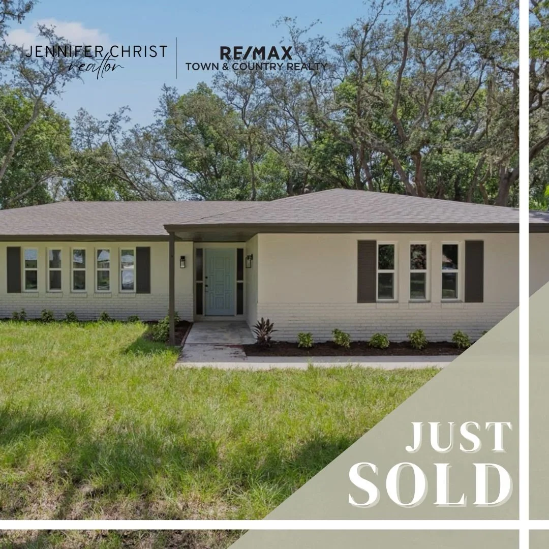 What a joy to welcome my buyers to Tuscawilla!

Just sold!🩷🏡
#welcomehome #tuscawillarealtor #orlandorealestate #REMAXhustle #justsold