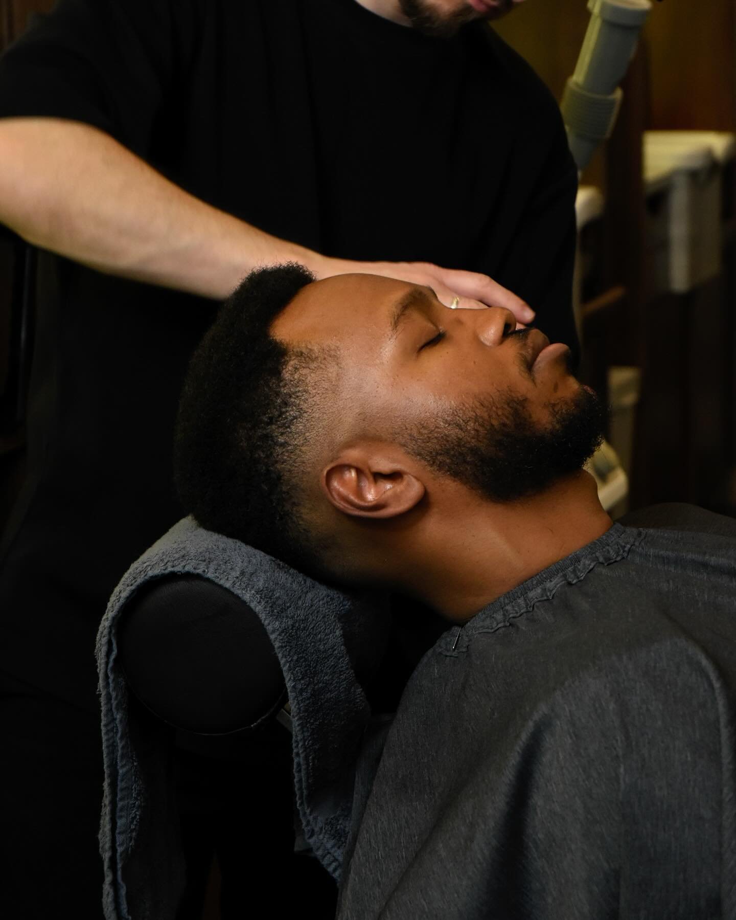 Relaxation and the best grooming experience leads to priceless moments (and smiles). Swipe for the end result! And, we&rsquo;ll see you here soon!
. 
Click the link in our bio to book complimentary consultation, a grooming session or purchase a gift 