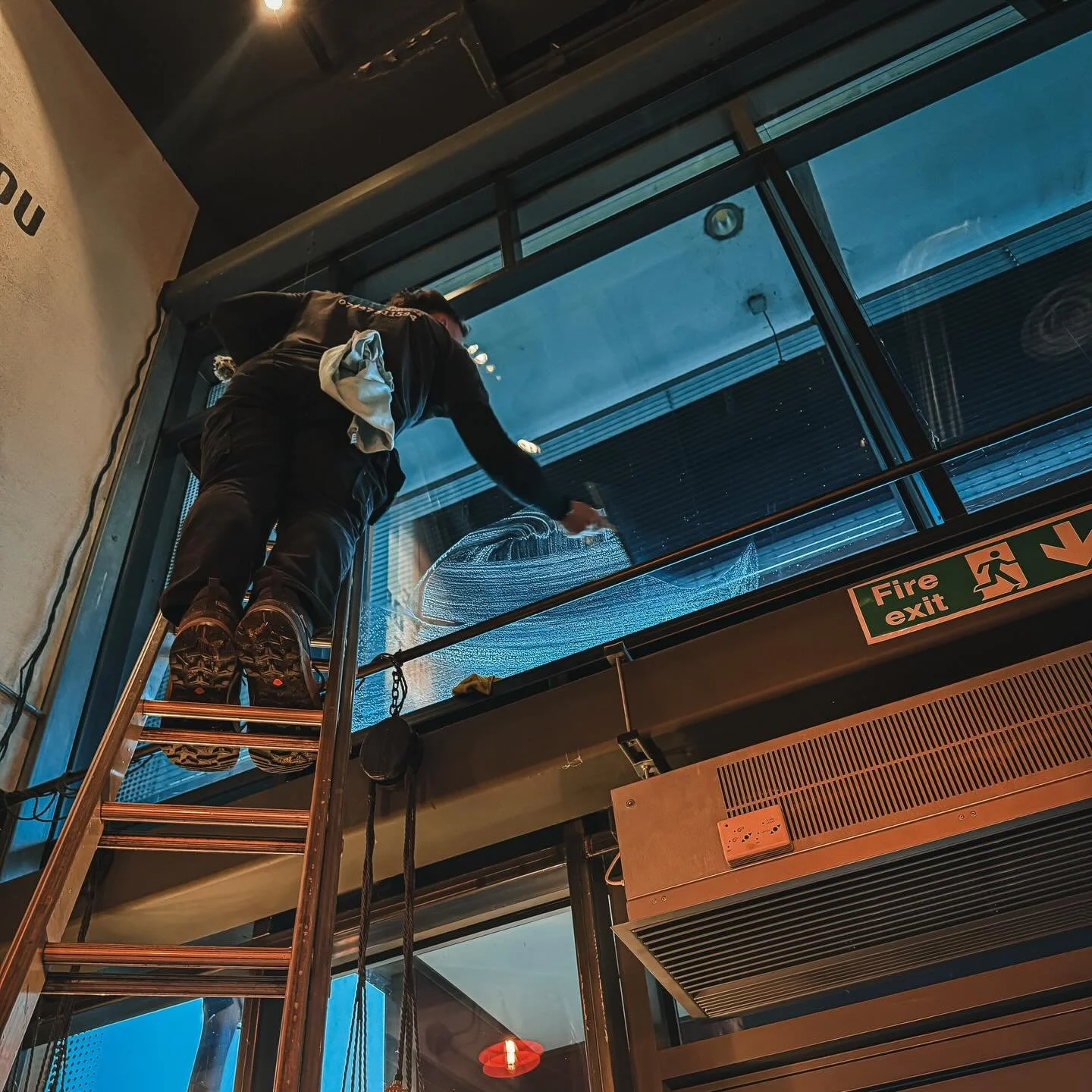 Busy Monday morning💧

Keeping the regular window cleaning customers even cleaner with some high level dusting. 

Contact Matt @ WCS if you&rsquo;re interested in keeping your work place clean and tidy. 

📞07547511594 
📧info@whitwhamcleaningservice