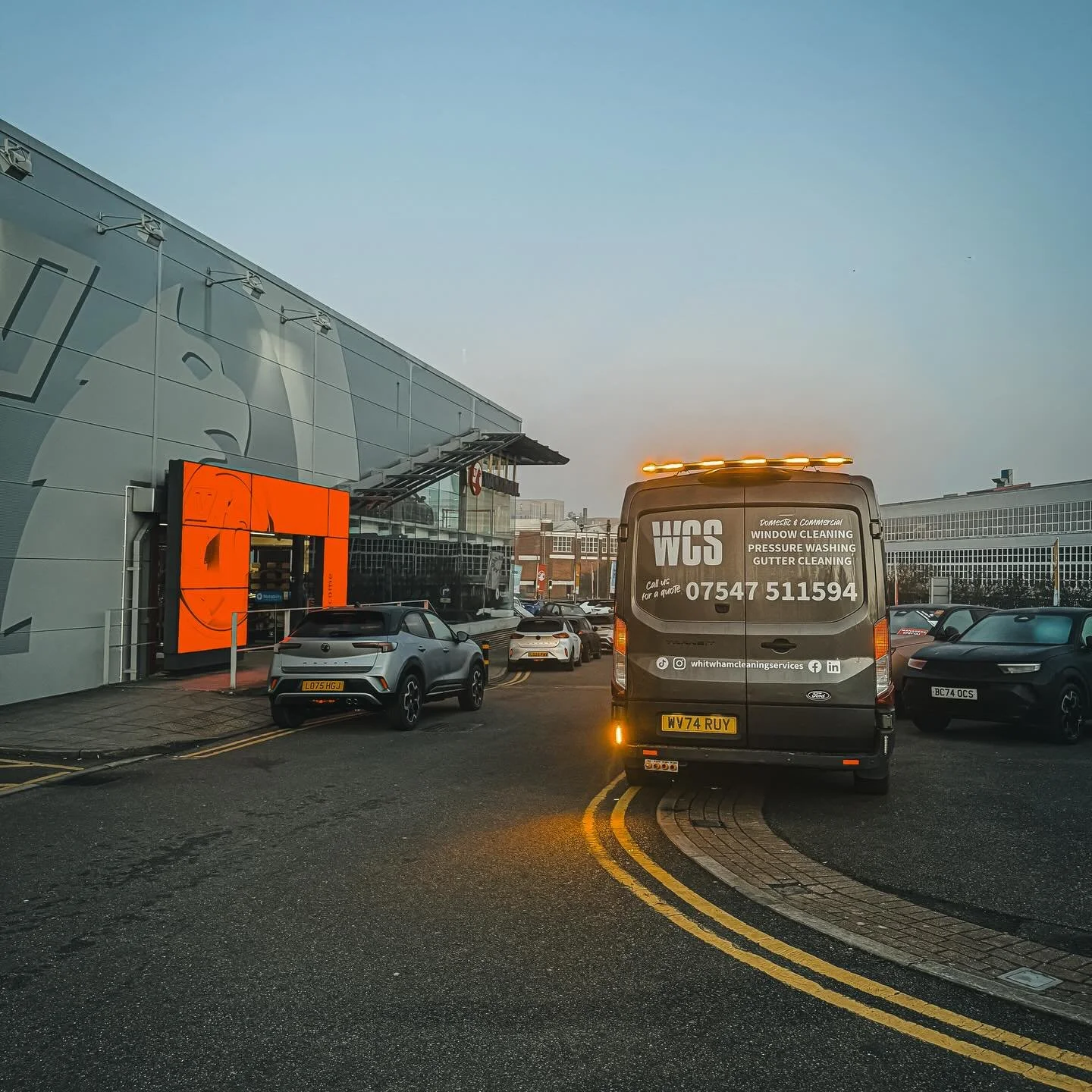 Dealership window cleaning completed by WCS in #luton 

📞07547511594 
📧info@whitwhamcleaningservices.co.uk 
💻www.whitwhamcleaningservices.co.uk/contact 
WCS(MK)LTD