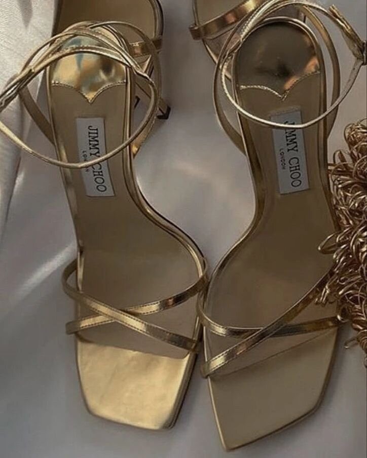 These Jimmy Choo golden sandals make my heart skip a beat ✨🤍
.

.

.

.

.
#jimmychoo #goldensandals #luxuryshoes #fashionista #shoelove #heelobsessed