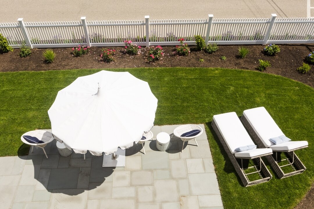 Kick your feet up at Goose Rocks Beach House and soak in oceanside bliss🌊

📷: @heidikirn