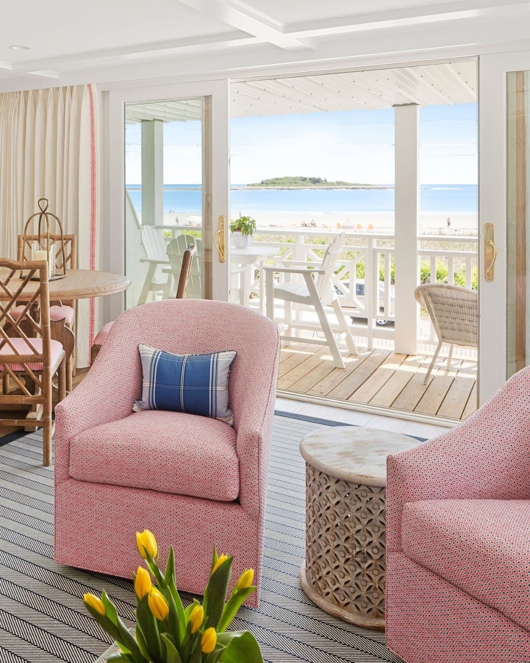 Slow mornings, salty breezes, and a front-row seat to the coast is just the way your getaway should be. 🏖️🌺

📷: @heidikirn