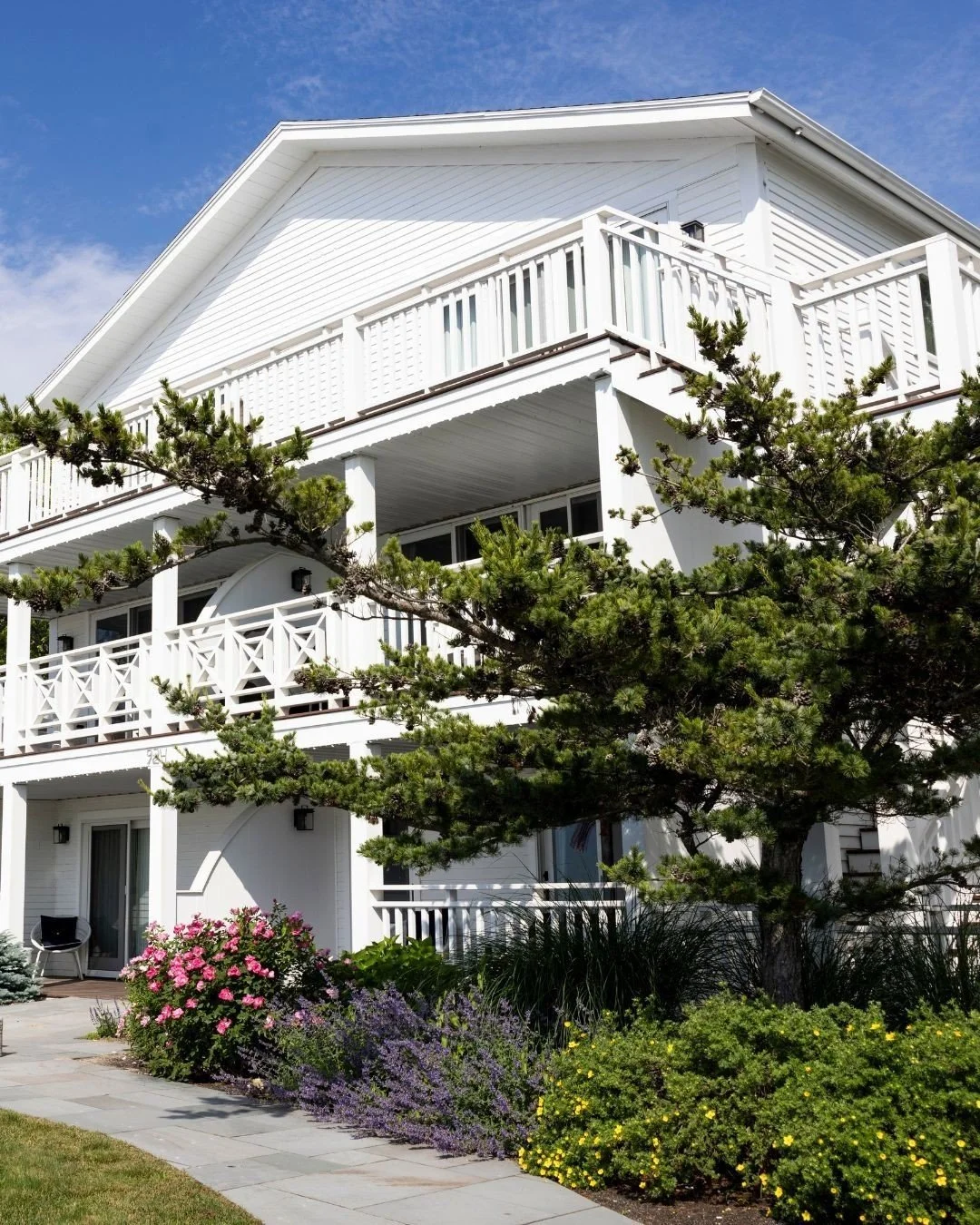 Give her the gift of a memorable escape this Mother&rsquo;s Day!💐☀️ With our Third Night&rsquo;s a Charm offer, stay two nights and enjoy the third on us.

Click the link in bio to learn more and book your seaside escape. 

📸: @heidikirn