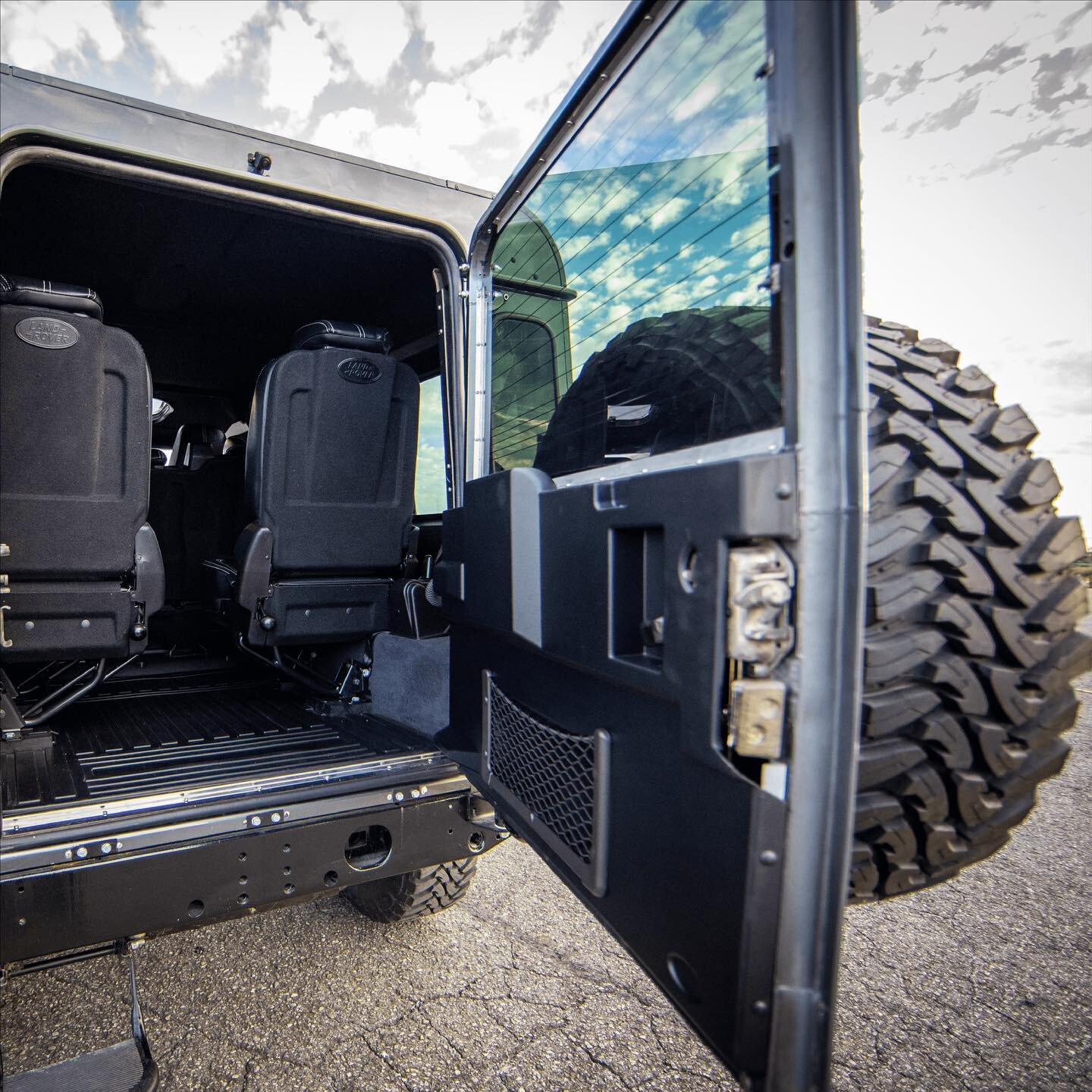 New rear folding seats for seven passengers, Front and rear disc brake conversion, Magnaflow exhaust system...

#MonarchMotors
*
*
*
*
*
#landrover #rangeroversport #landroverdefender #defender #defender110 #defender90 #offroad #defenderlove #offroad