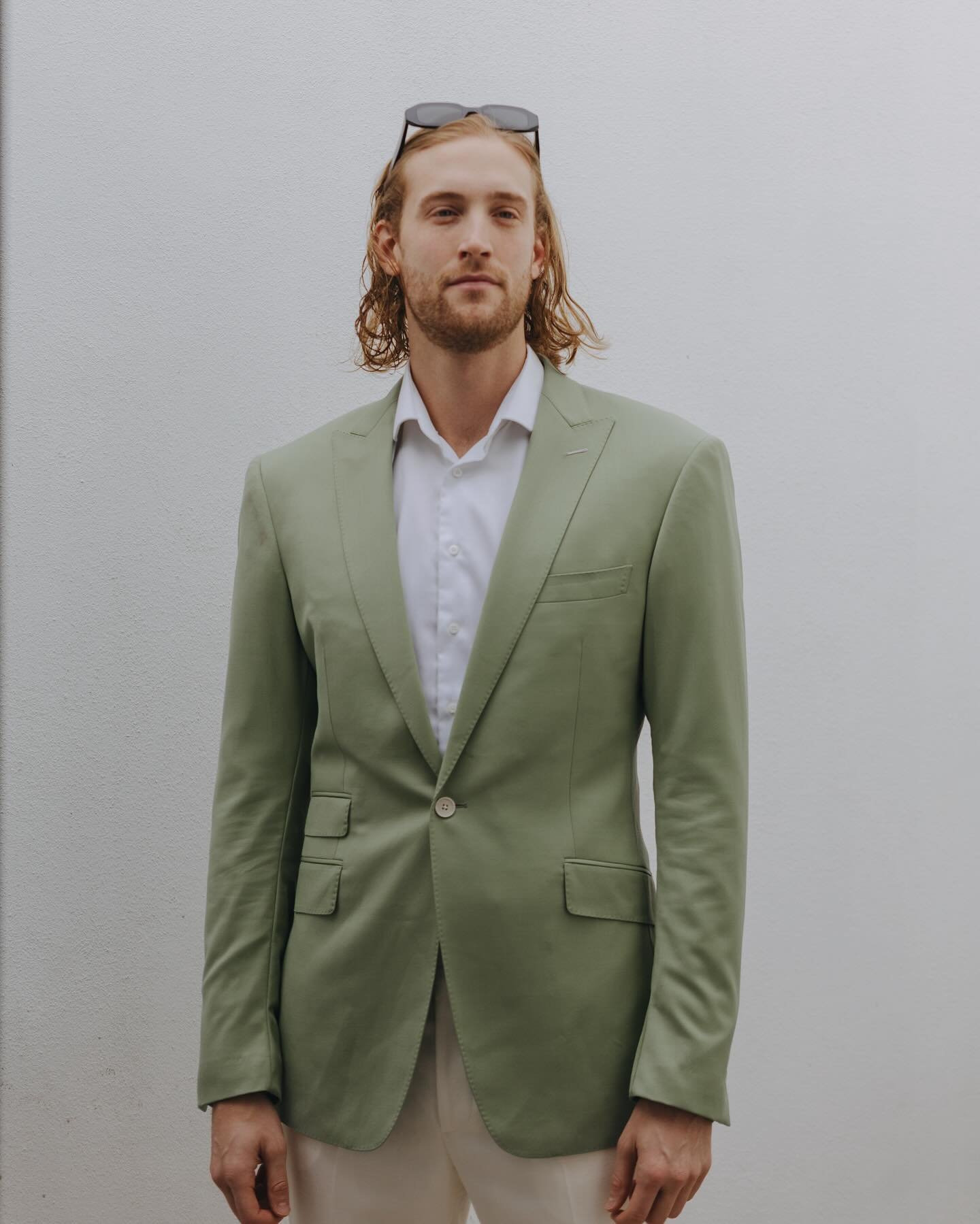 Custom Sage green Blazer for the spring

🪡 custom single button blazer
🪡 ticket pocket
🪡 last stitch buttonhole different color

This is the perfect Spring/Summer blazer for weddings, events, and can be worn with jeans for a more casual look
#dcta