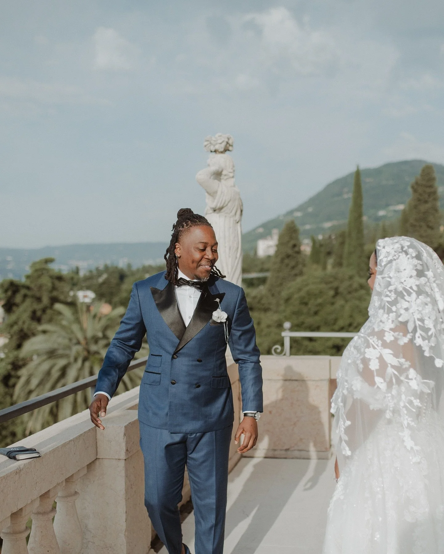 Custom Scabal Double-breasted suit sheen is diabolical 

Cheers my guy @whostolemyoreo who killed this whole look🥂 &amp; the Birdseye subtle pattern is so 🔥 with the captain 🇺🇸 lining

Investing in a custom suit is investing in yourself. Tailored