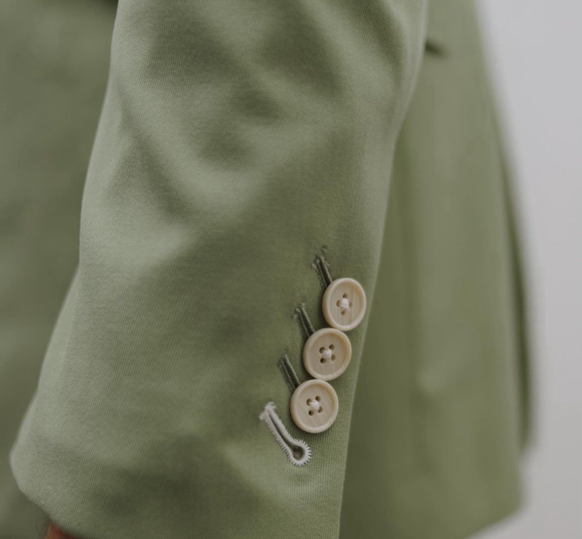 contrast buttonhole color
