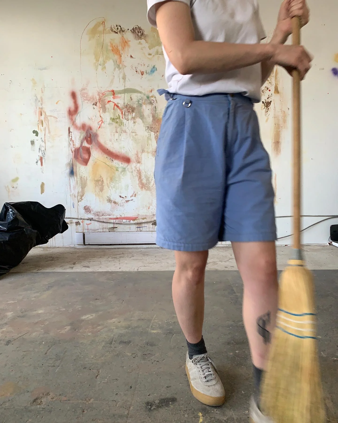 🙌🙌🙌
bye bye studio,
lieu d&rsquo;une gen&egrave;se d&eacute;routante,
obstin&eacute;e, mais surtout enrichissante.

naissance d&rsquo;un besoin fulgurant 
pour la peinture et d&rsquo;une qu&ecirc;te born&eacute;e d&rsquo;apaisement.

Merci &agrave