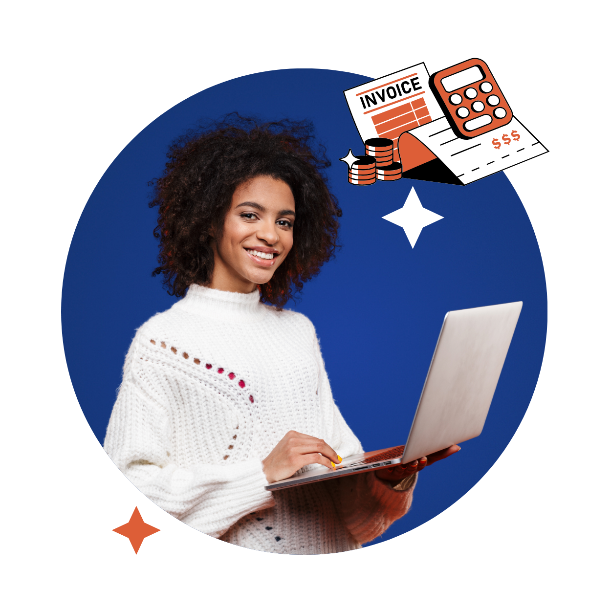 Glad tjej som står med en dator och kollar in i kameran