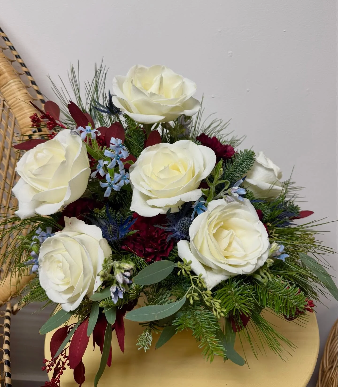 𝓦𝓲𝓷𝓽𝓮𝓻𝔂 𝓕𝓵𝓸𝓻𝓪𝓵𝓼 or Abbott&rsquo;s Veterans Networking event last week ❄️ 
I&rsquo;d love nothing more than to play in the snow today, but instead I&rsquo;ll be cozied up at the computer catching up on two weeks&rsquo; worth of emails an