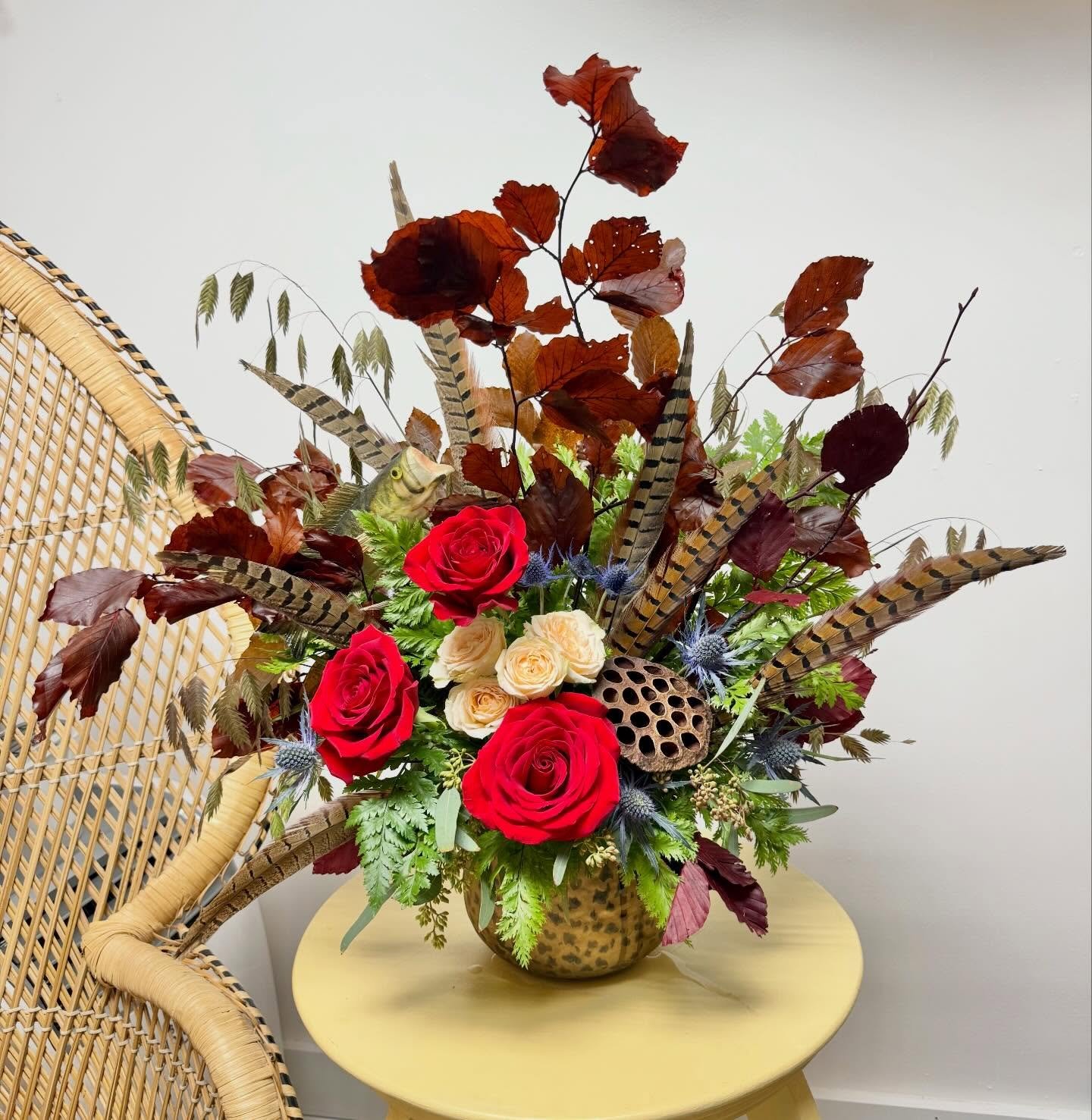 𝓘𝓷 𝓵𝓸𝓿𝓲𝓷𝓰 𝓶𝓮𝓶𝓸𝓻𝔂 🖤 A special piece created in honor of our neighbor, thoughtfully designed to reflect his love for family and the beauty of the outdoors. Rest peacefully, Mike ✨
.
.
.
#memorialflowers #inlovingmemory #flowerswithmeanin