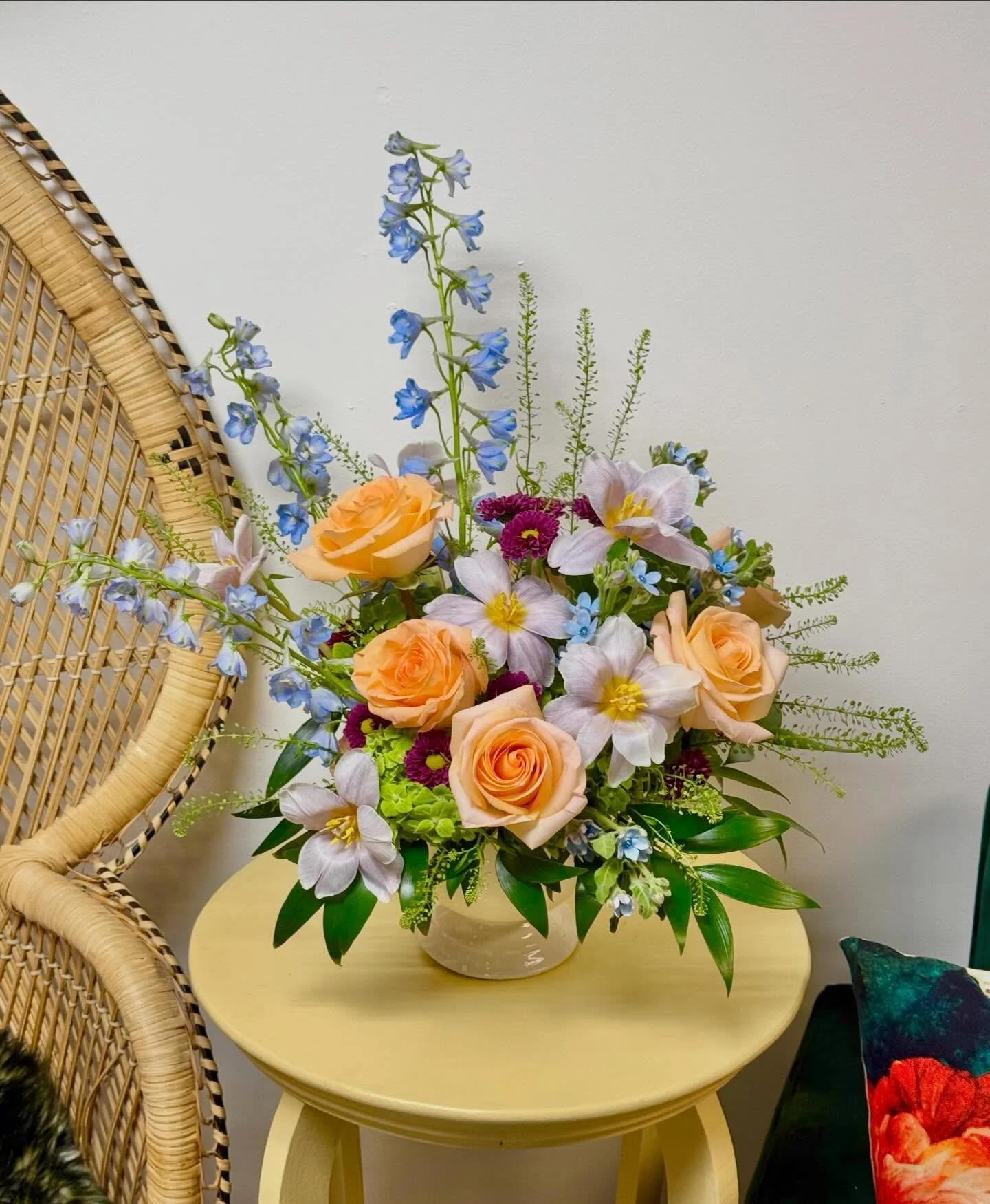 Now that the kids are back in school, it&rsquo;s the perfect time to deep clean and sanitize everything ✨
But don&rsquo;t forget to reward yourself for all that hard work!

Join us for our Winter Blues Floral Design Class this Wednesday the 7th from 