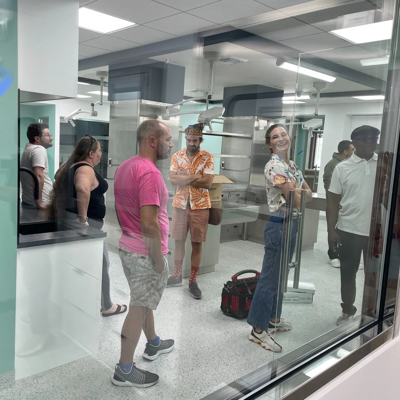 Over the weekend, we got the SVS crew together for a little sneak peek of the new surgery center 😍🤩 After so much anticipation, the reactions were everything we hoped for (and more!). It was so much fun showing off our future workspace! 💙🏥 Can't 