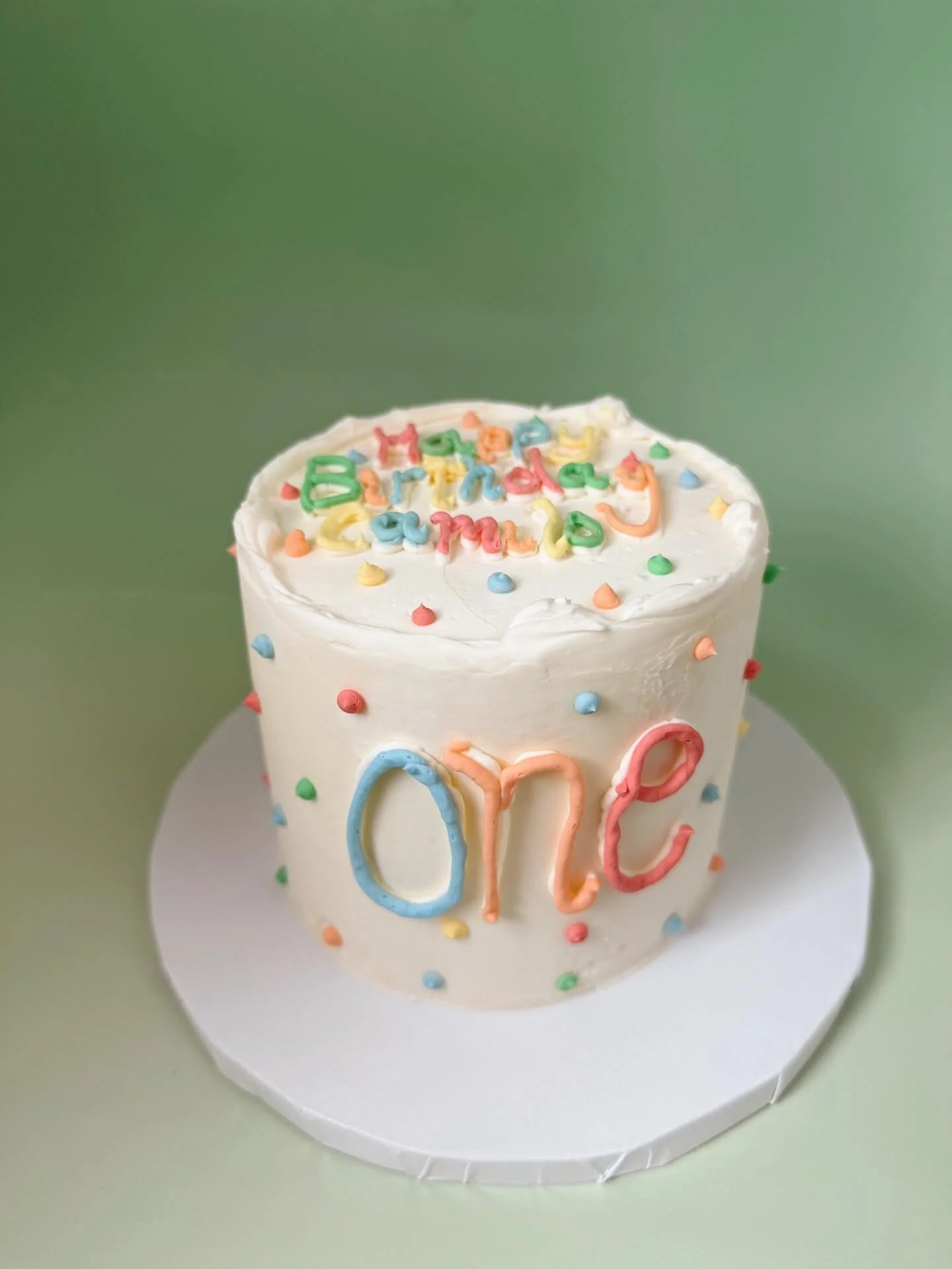 Cutest smash cake for a first birthday! I loved this one! Need a cake soon? Order through my link in bio!