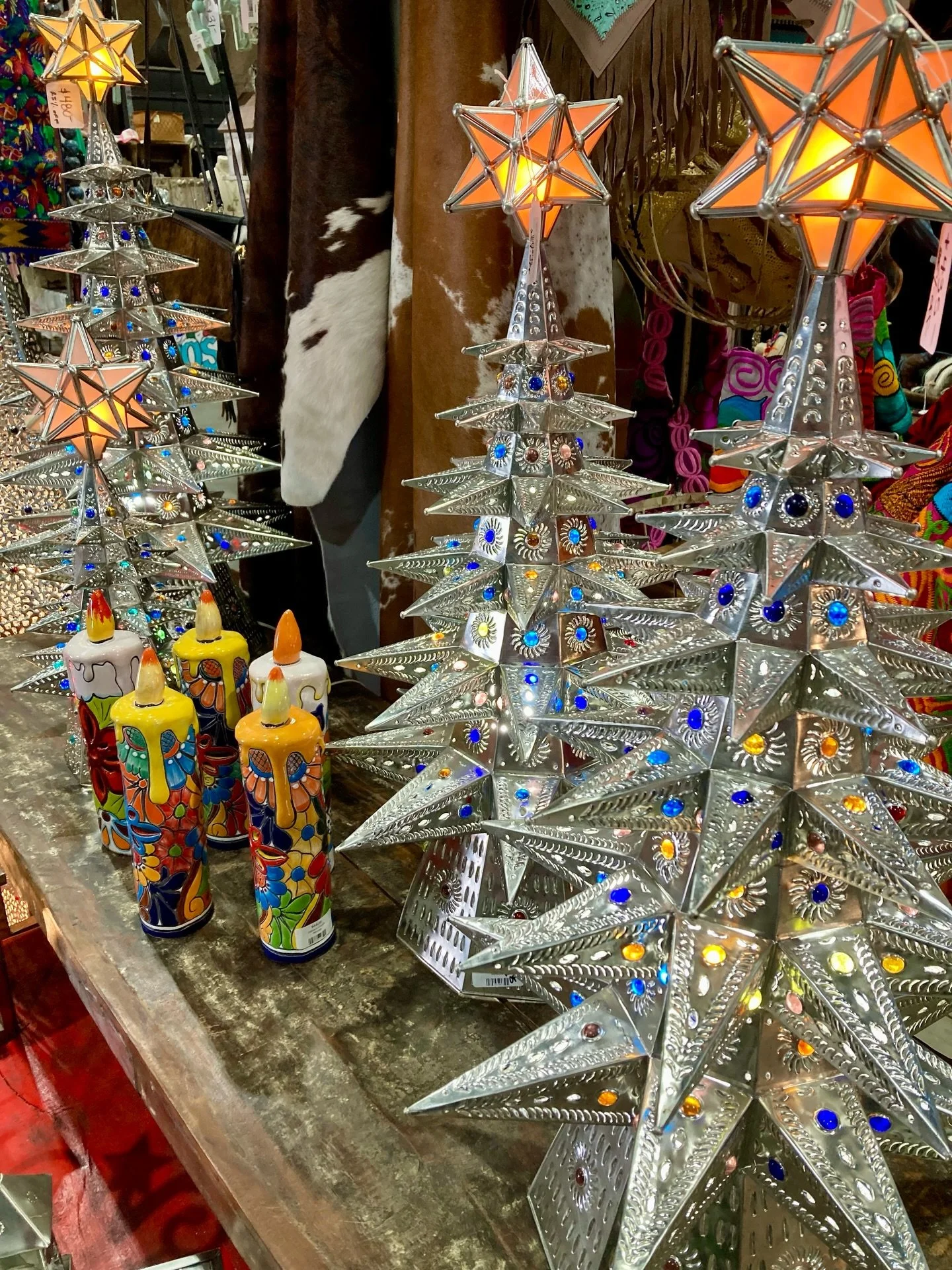 Christmas is in full swing with @milagrosrusticos + @vintagemarketdaysofarizona  @rawhideaz !!