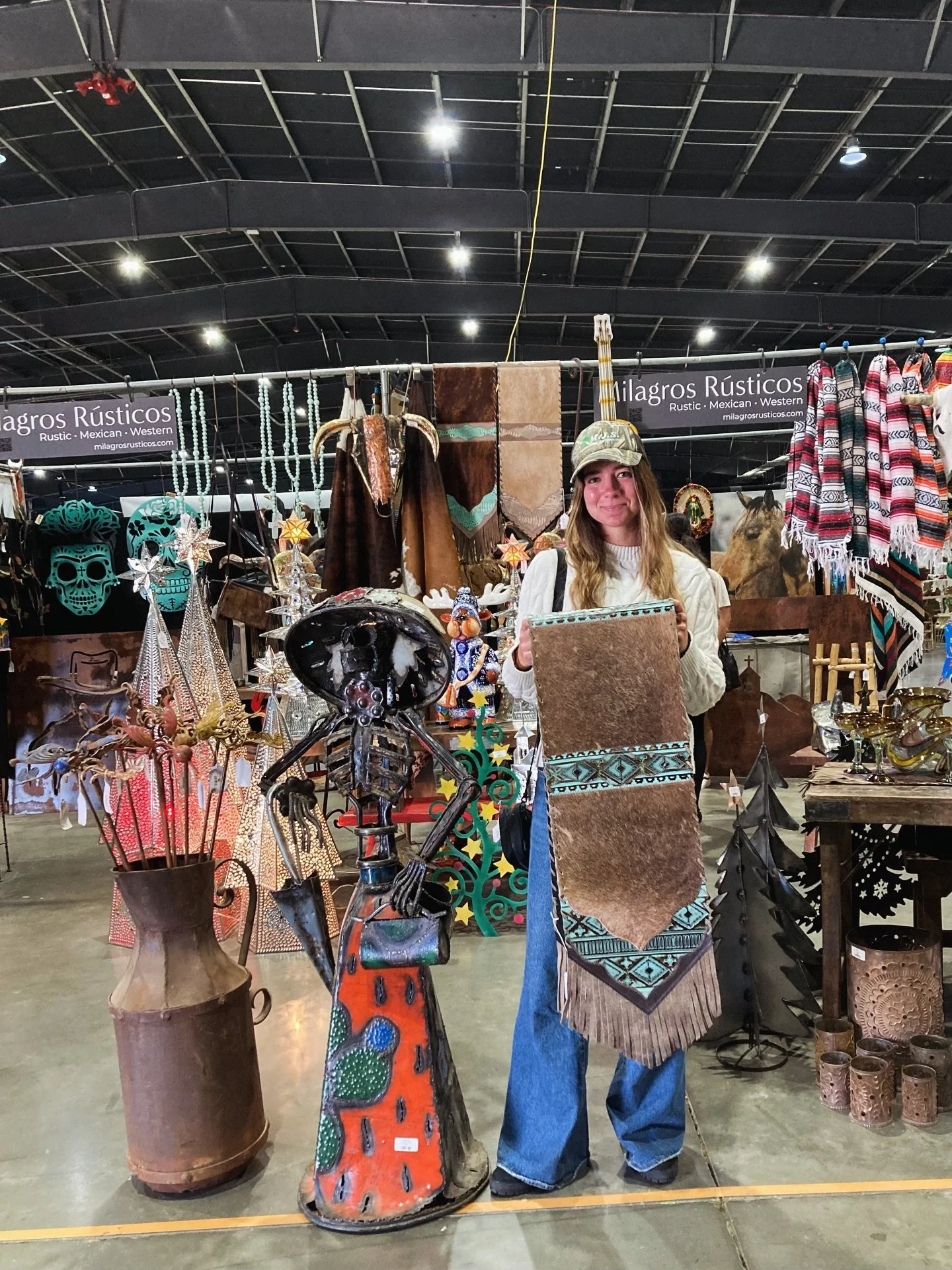 She came all the way from snowy Wisconsin to get a new cowhide table runner from @milagrosrusticos at Vintage Market Days Arizona!