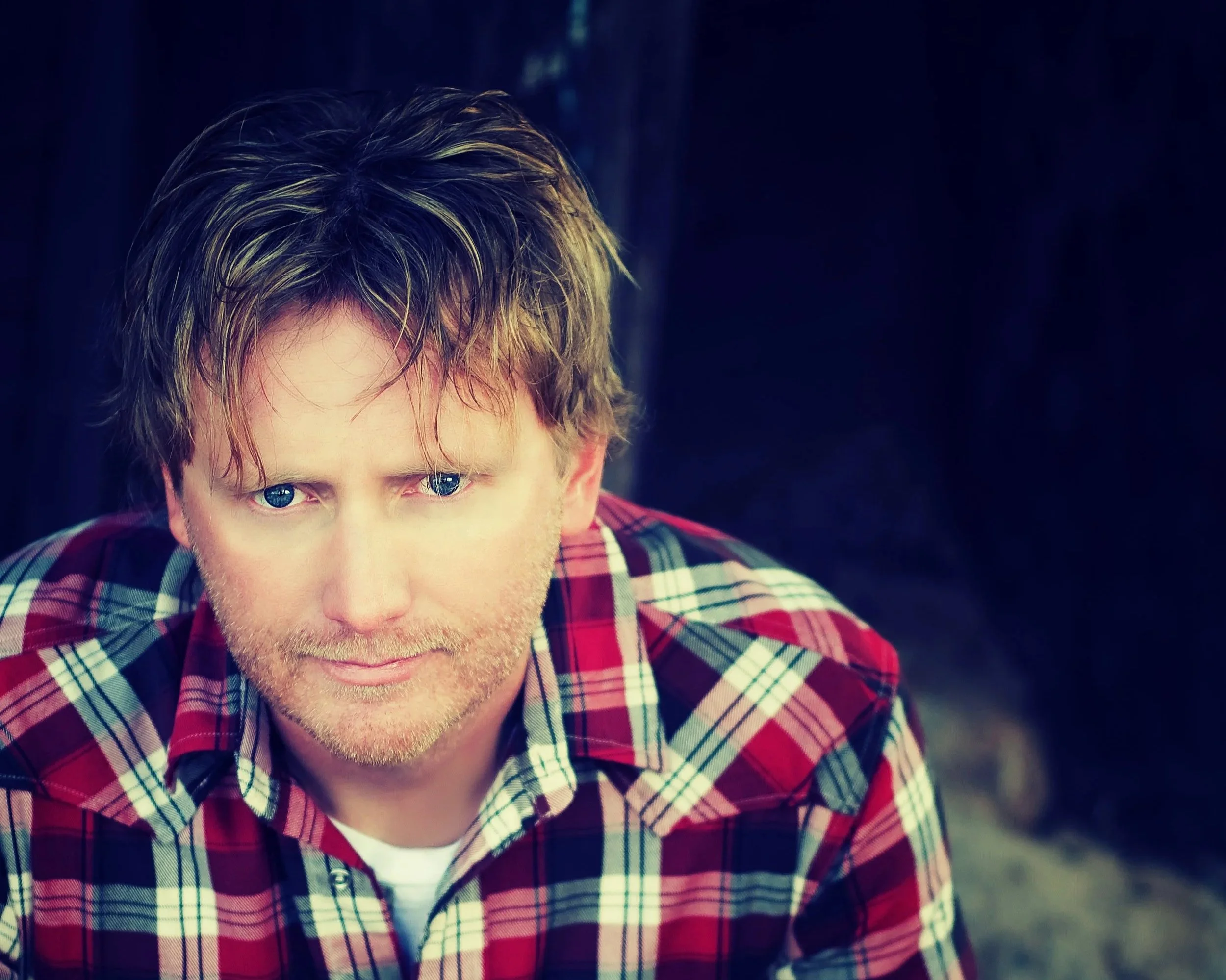Promotional portrait of American singer-songwriter Scott Helmer.
