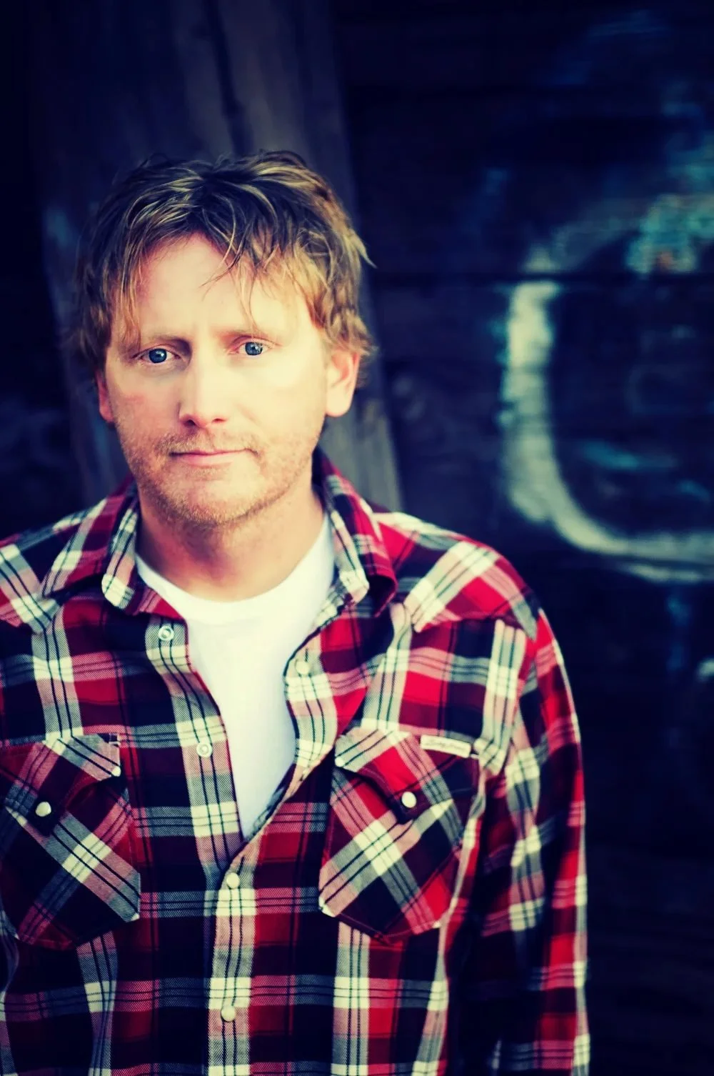 Promotional headshot of American singer-songwriter Scott Helmer.