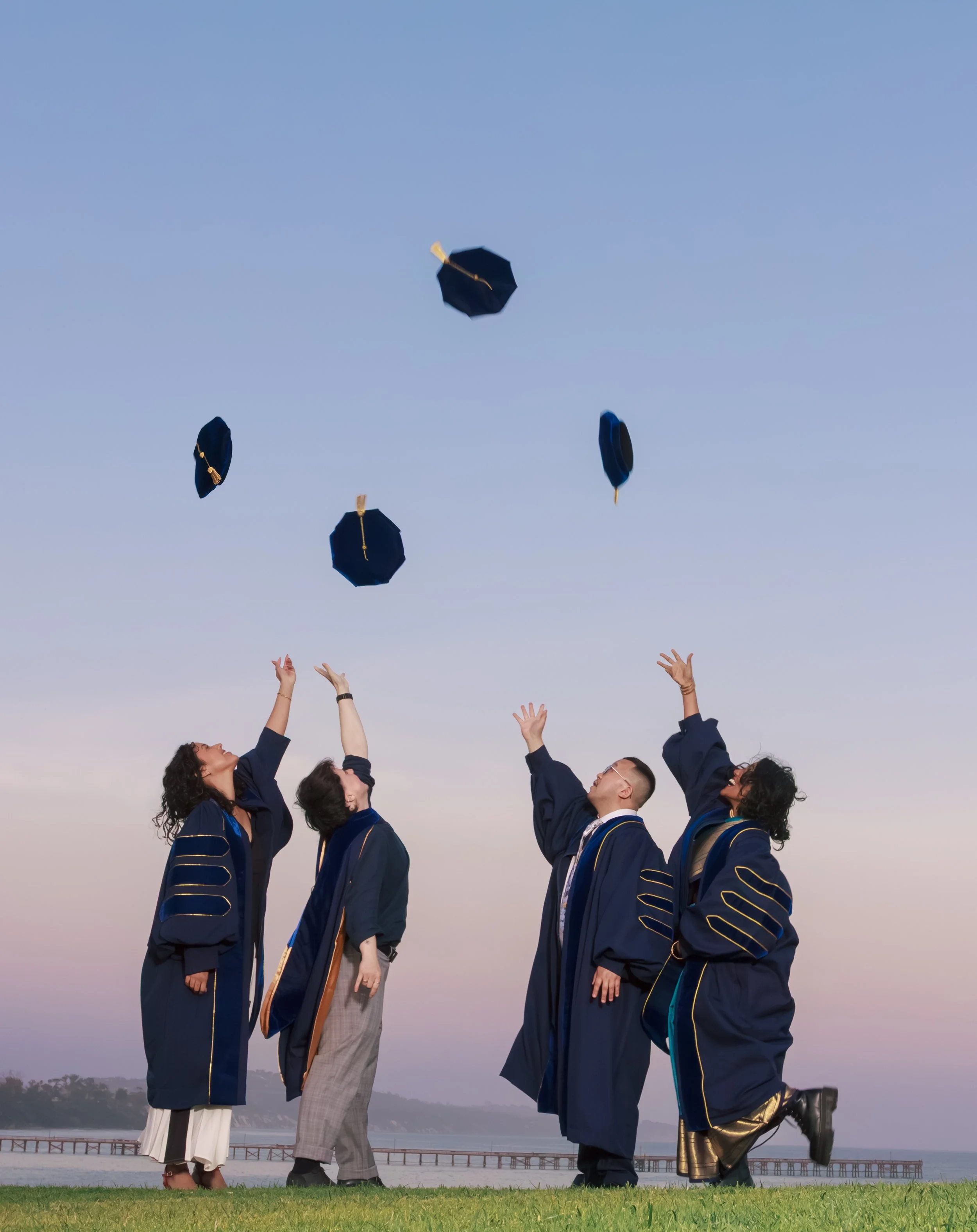 CJ_GradGroupPortraits_04.jpg