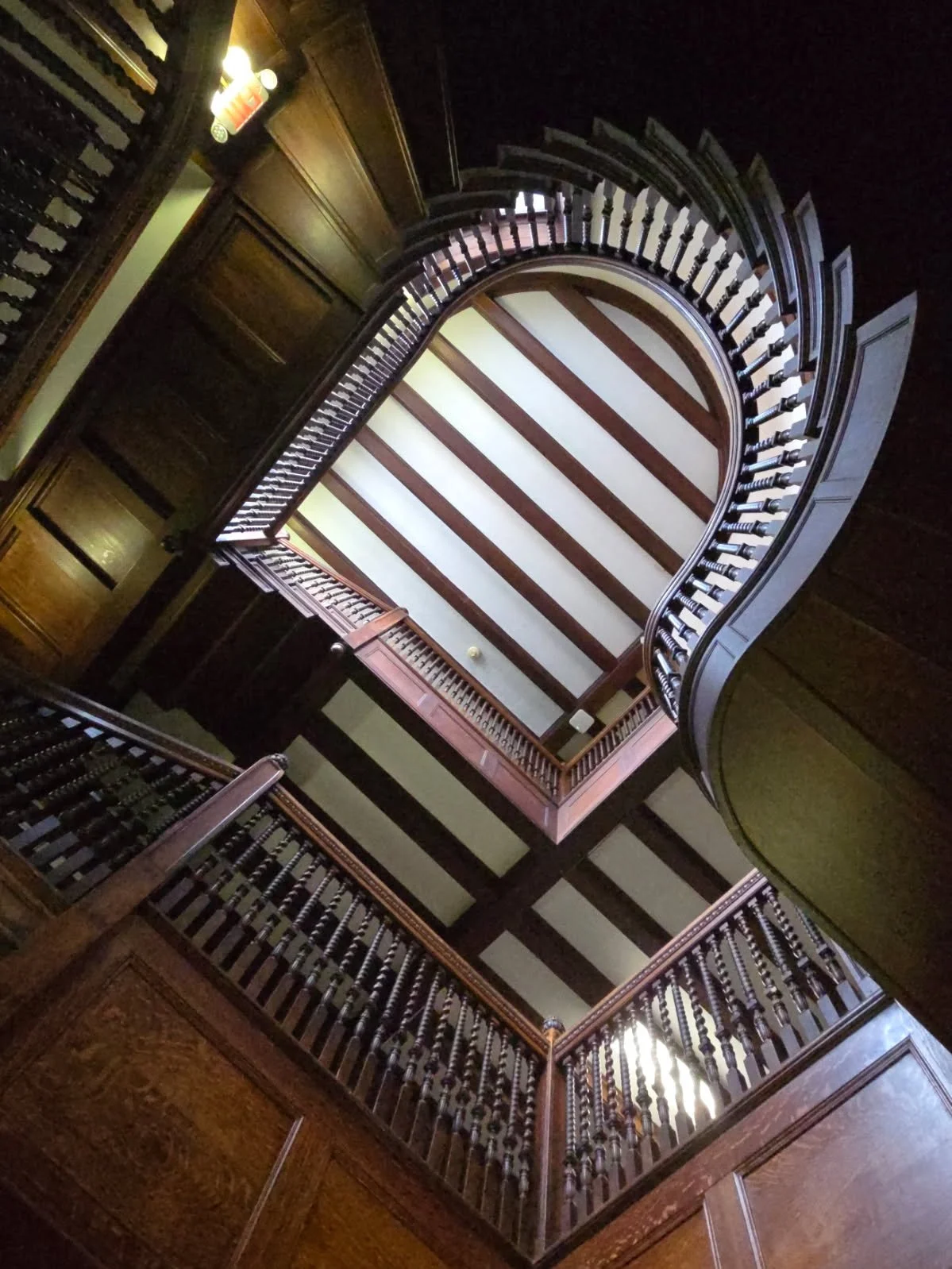 The staircase that looks like a grand piano